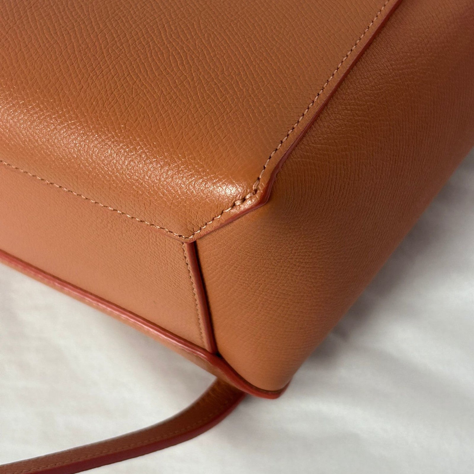 CELINE 牛皮皮革Nano Belt Bag金扣手挽肩背兩用袋粉橙色