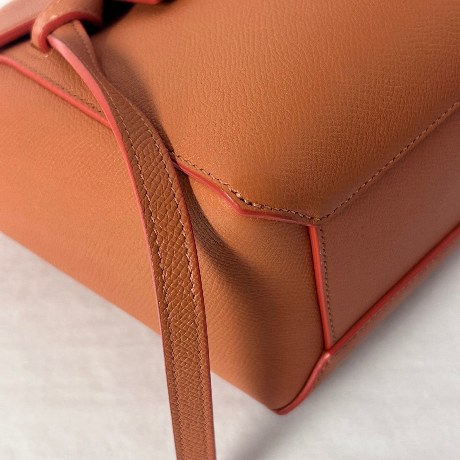 CELINE 牛皮皮革Nano Belt Bag金扣手挽肩背兩用袋粉橙色