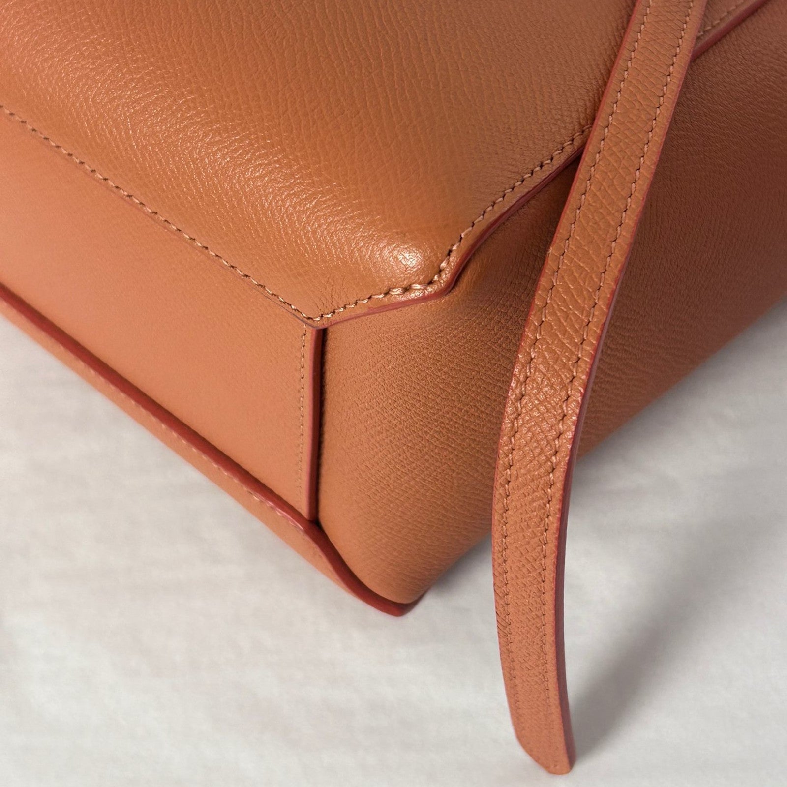 CELINE 牛皮皮革Nano Belt Bag金扣手挽肩背兩用袋粉橙色