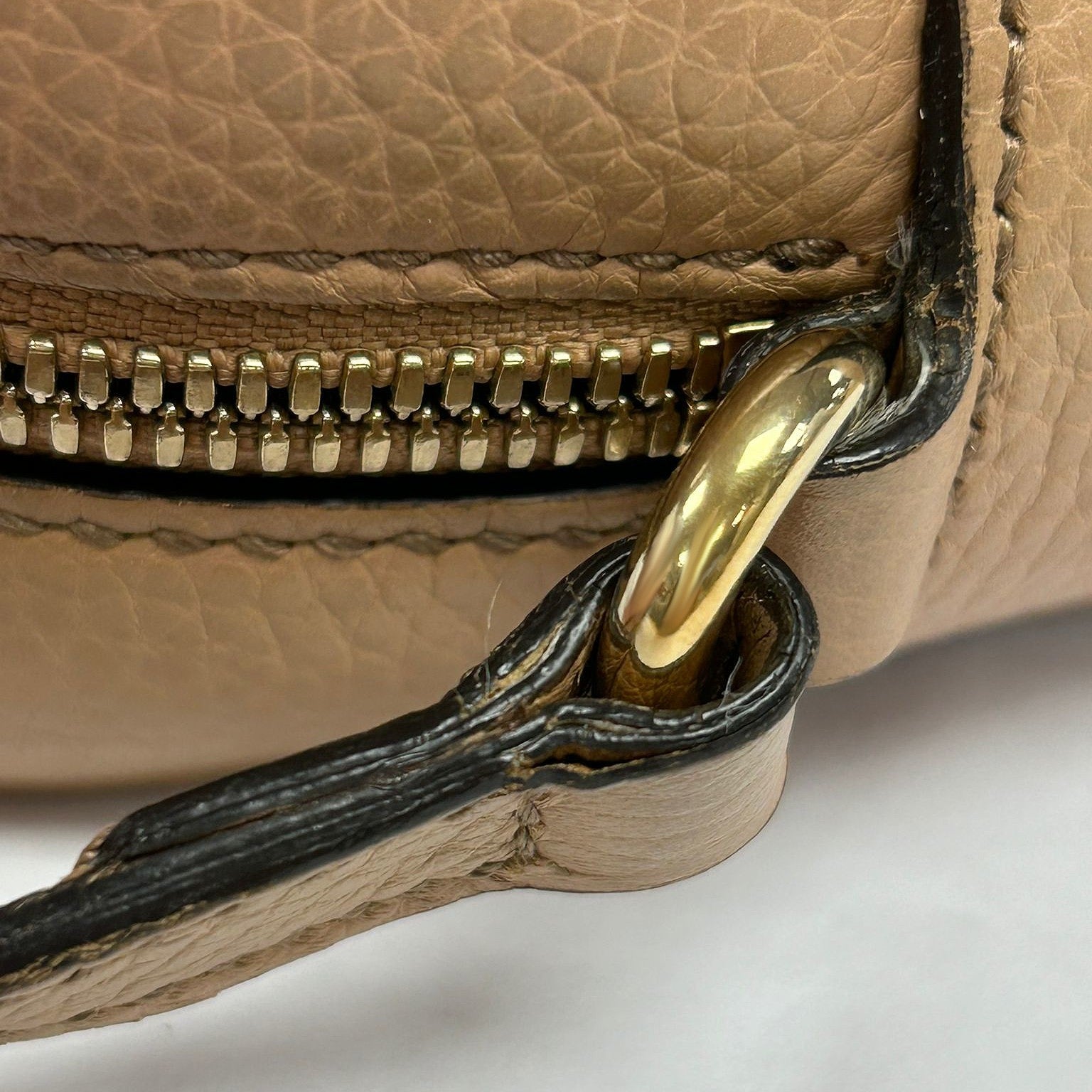 GUCCI 牛皮皮革Soho Disco Bag金扣肩背袋米色