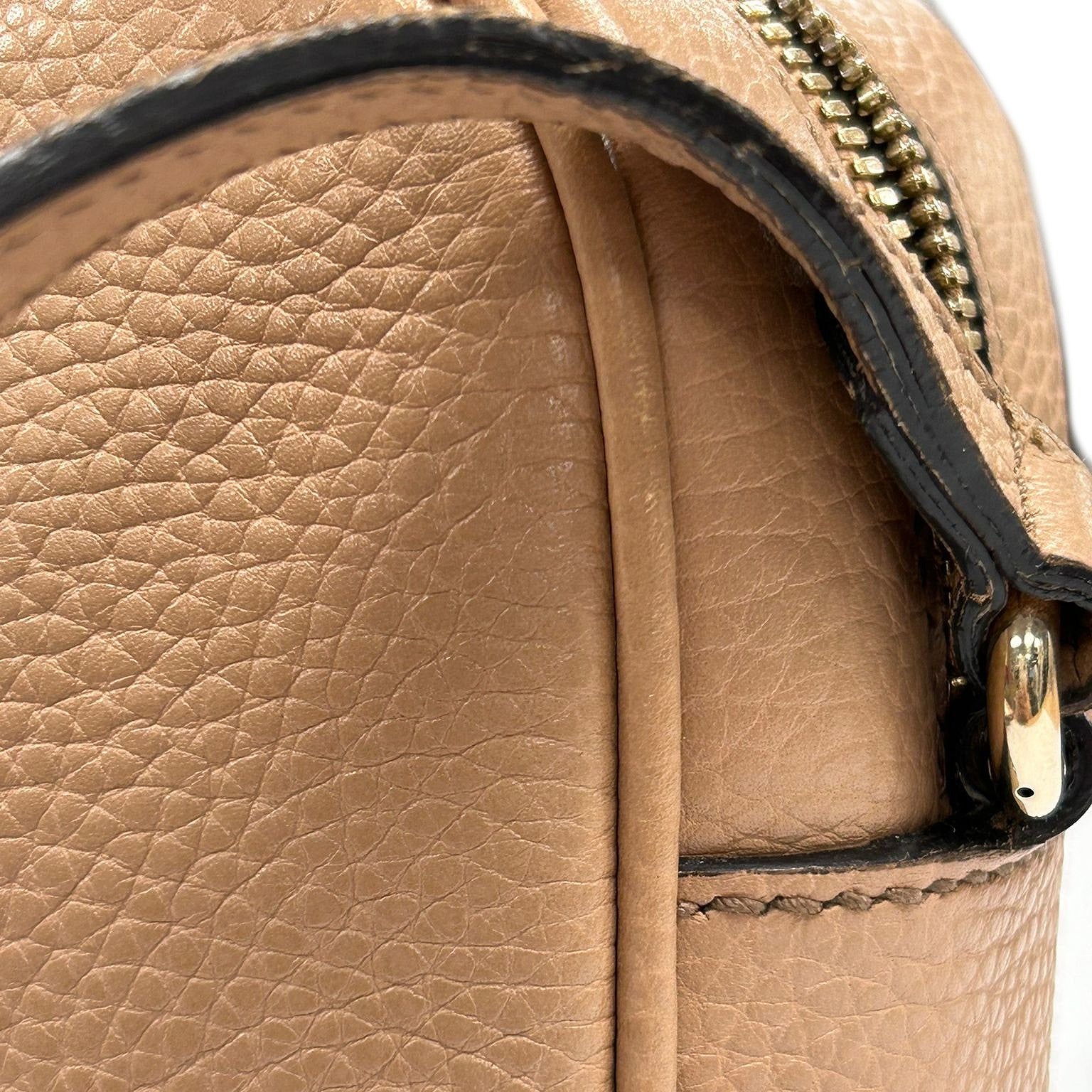 GUCCI 牛皮皮革Soho Disco Bag金扣肩背袋米色