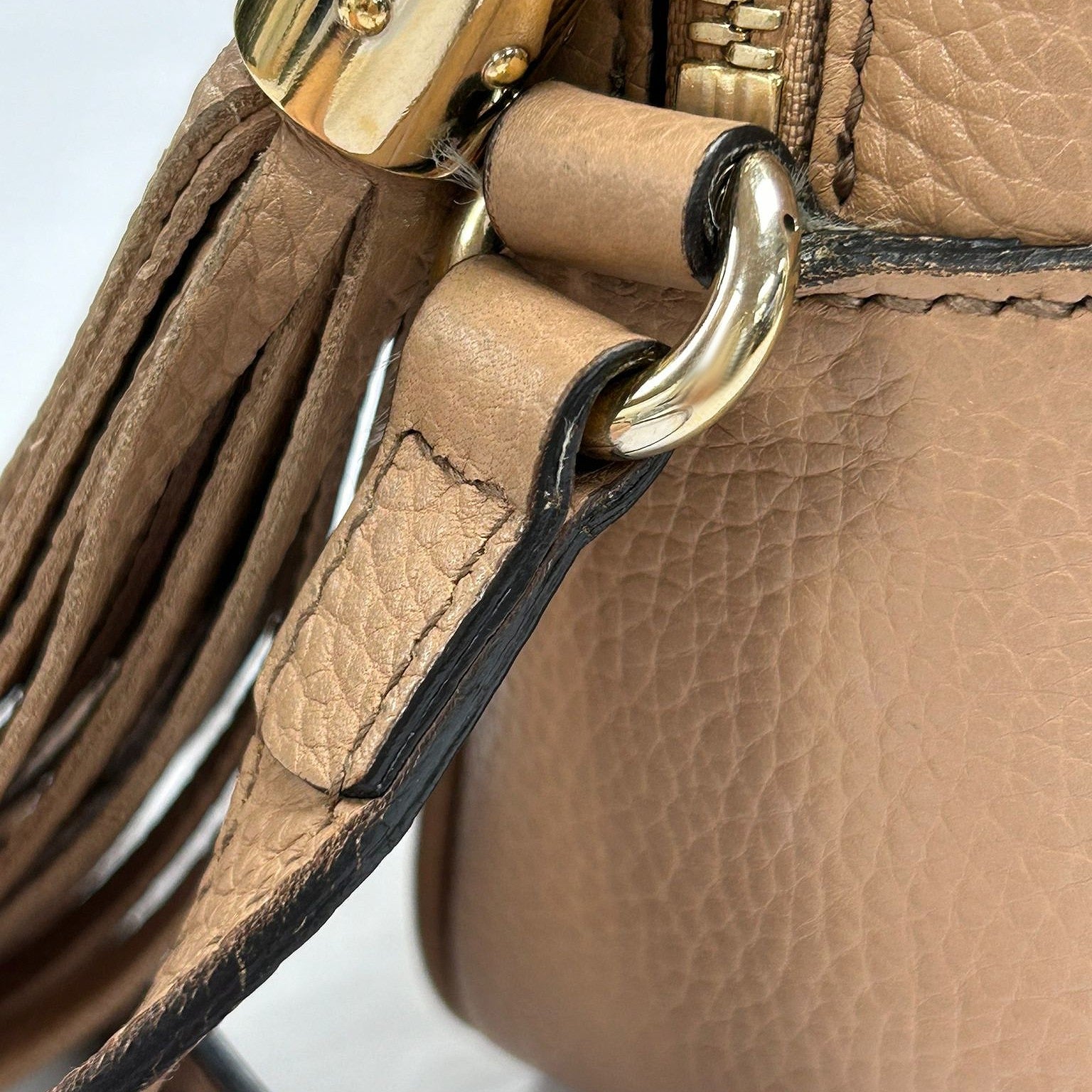 GUCCI 牛皮皮革Soho Disco Bag金扣肩背袋米色