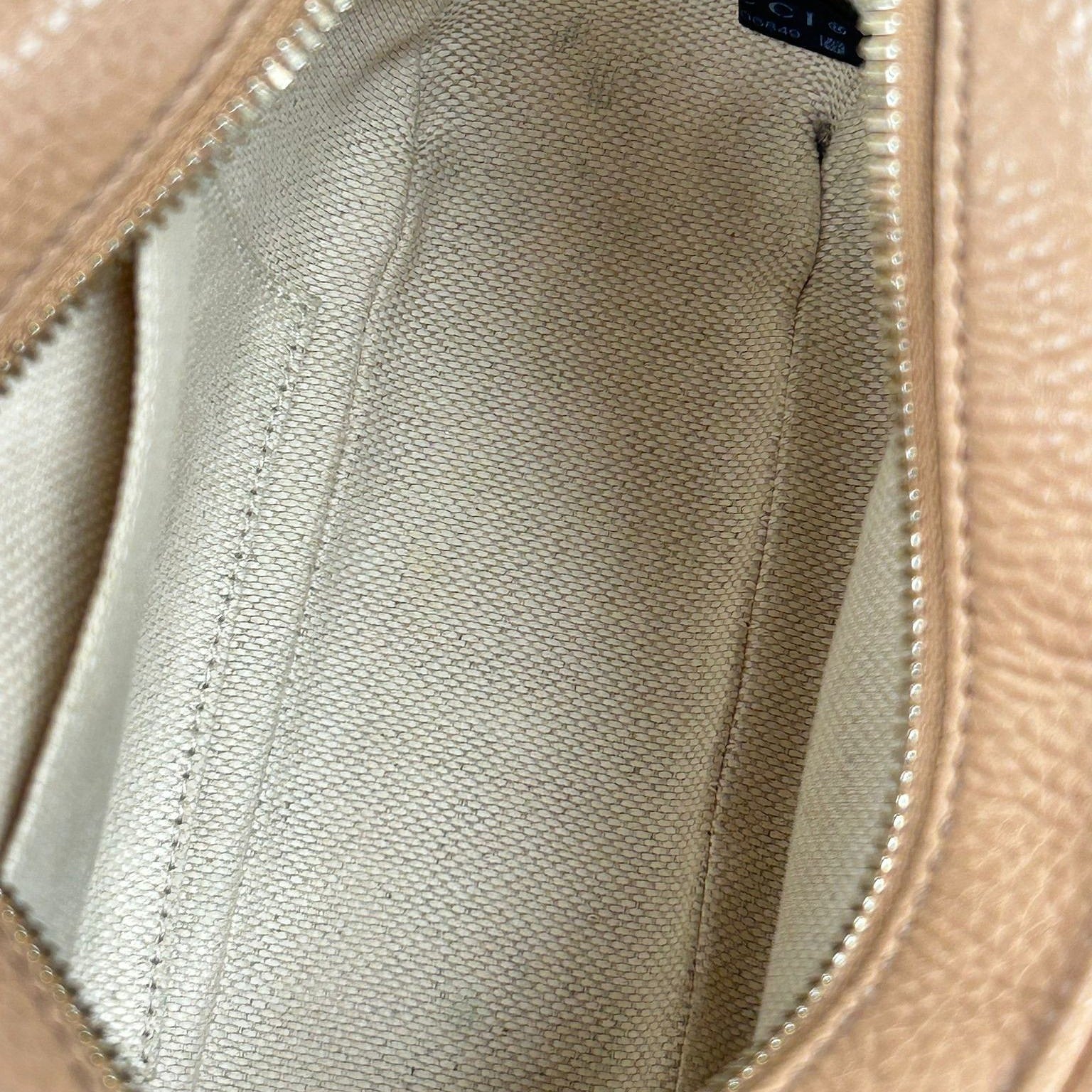 GUCCI 牛皮皮革Soho Disco Bag金扣肩背袋米色