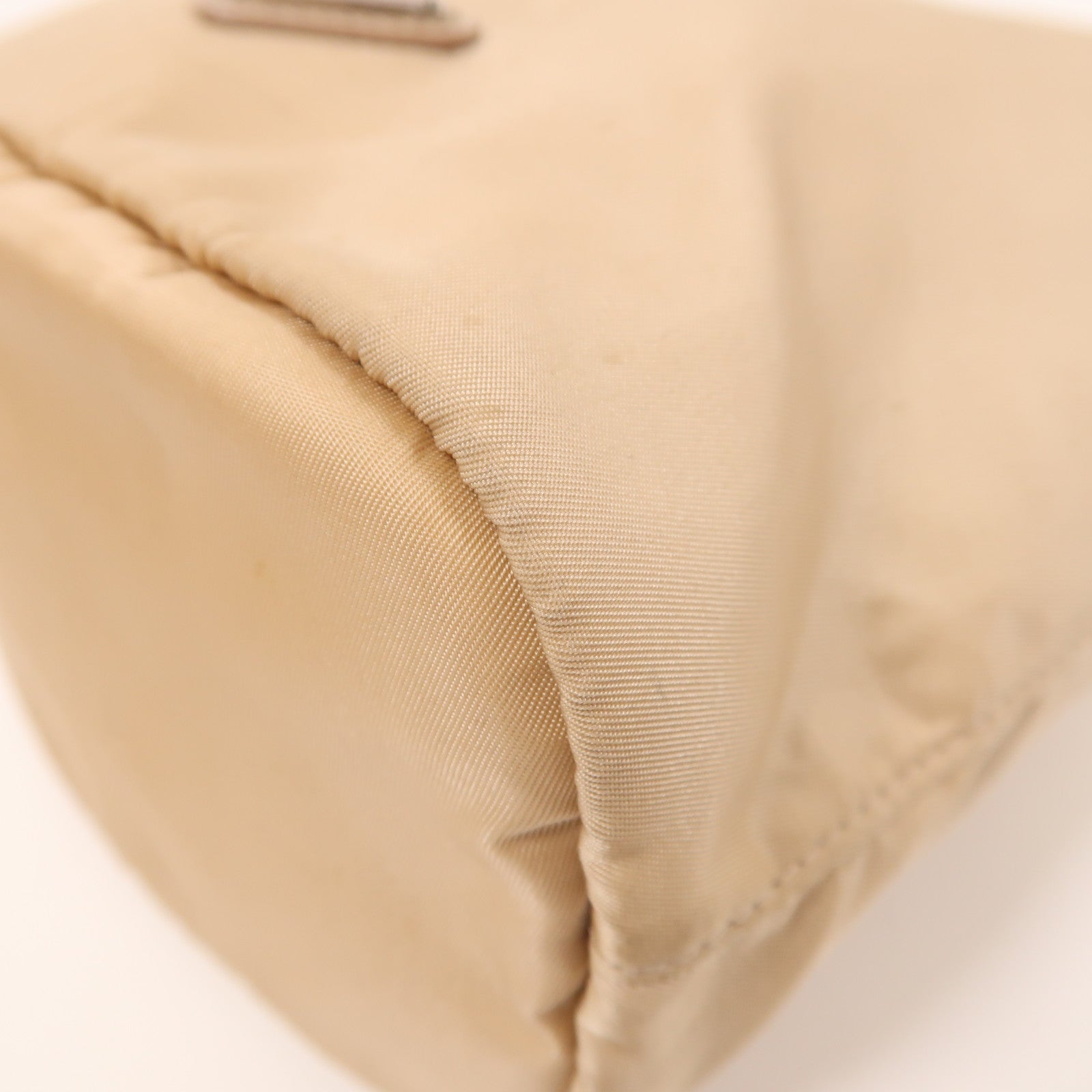 PRADA 尼龍Bucket Bag銀扣手拿包