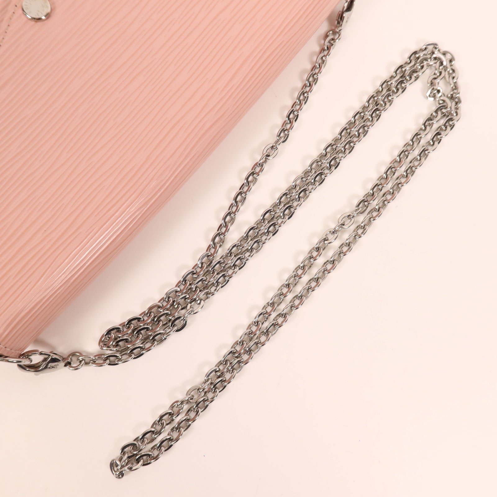 LOUIS VUITTON Epi Pochette Felicie銀扣鏈帶肩背袋