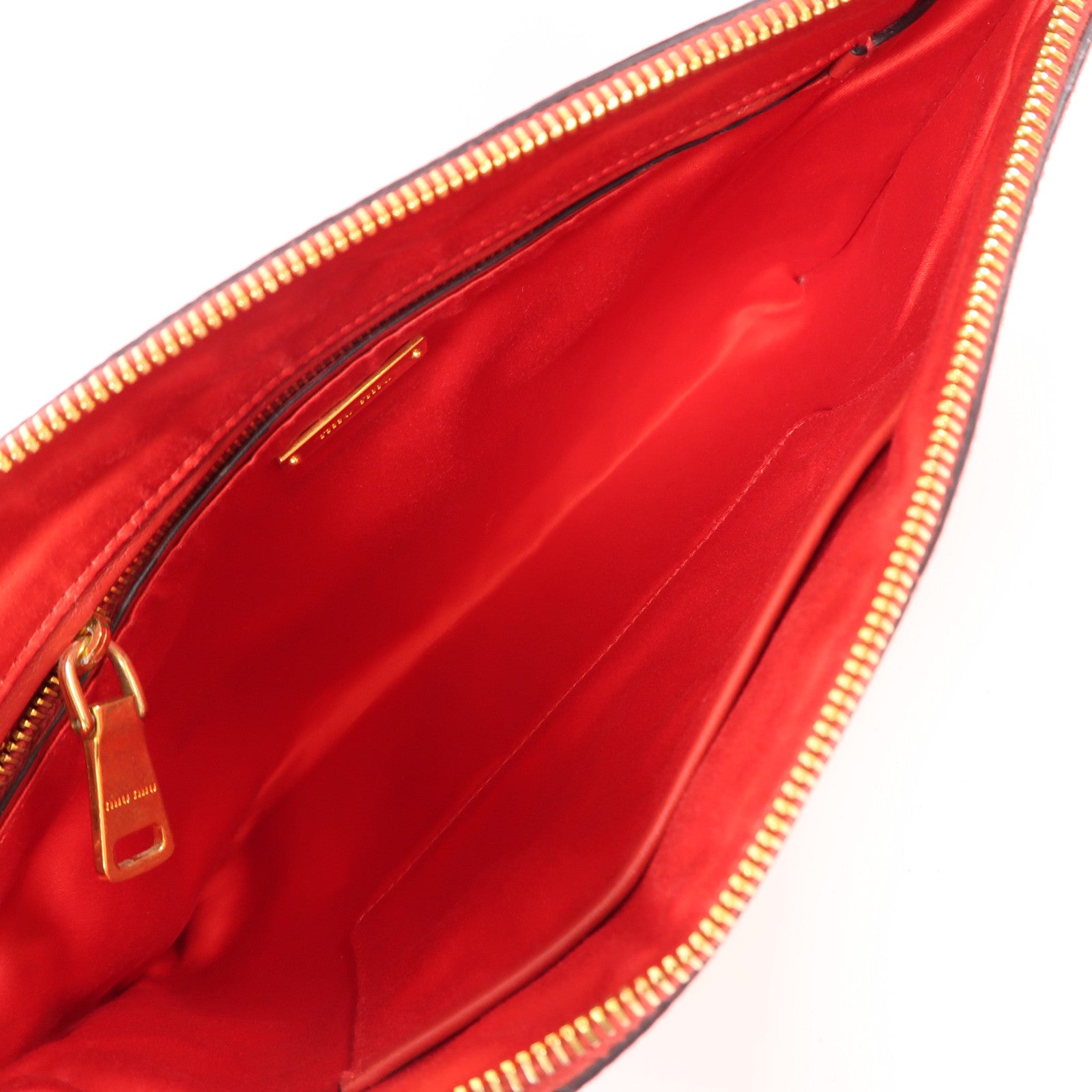 Miu Miu 牛皮皮革Pouch金扣手拿包