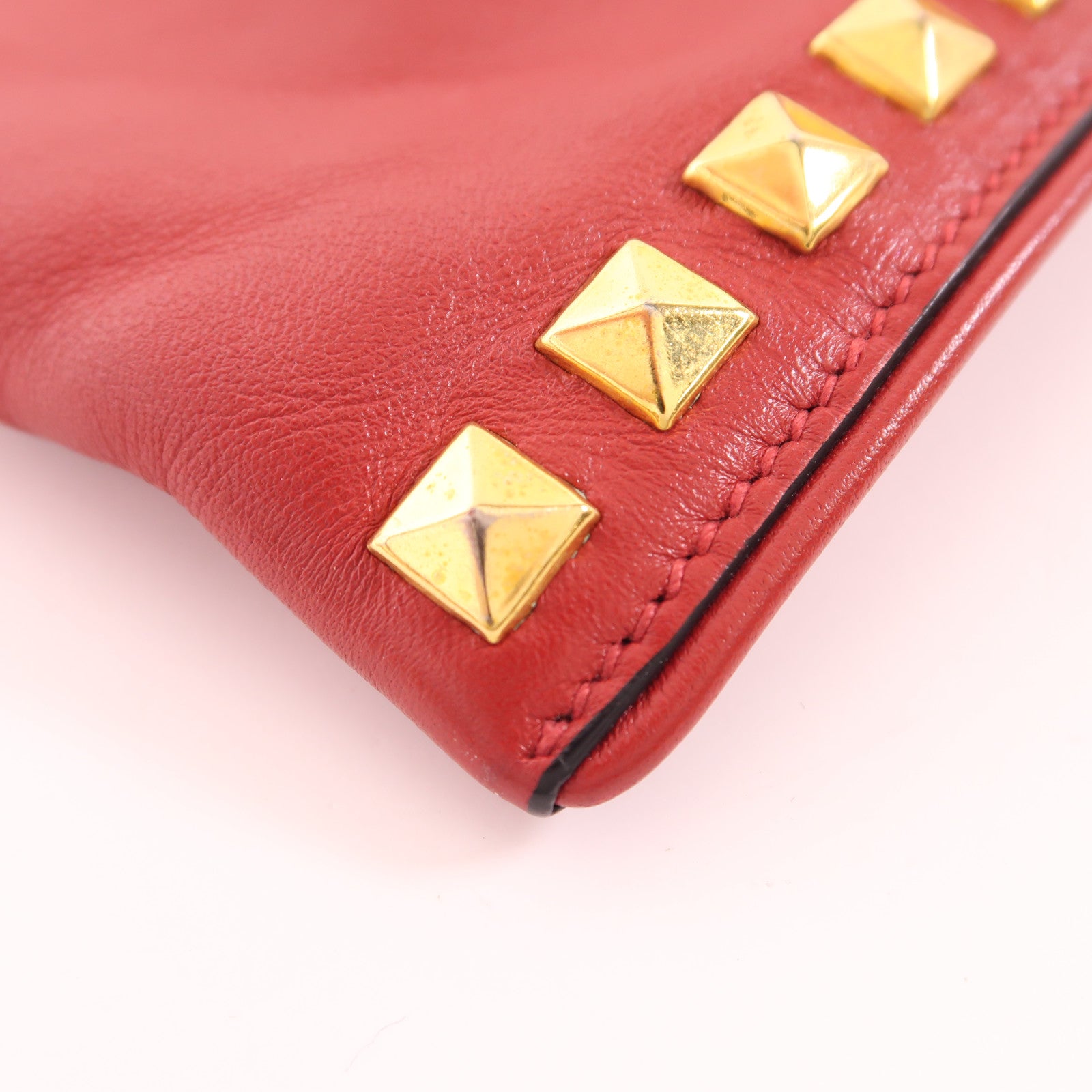 Miu Miu 牛皮皮革Pouch金扣手拿包