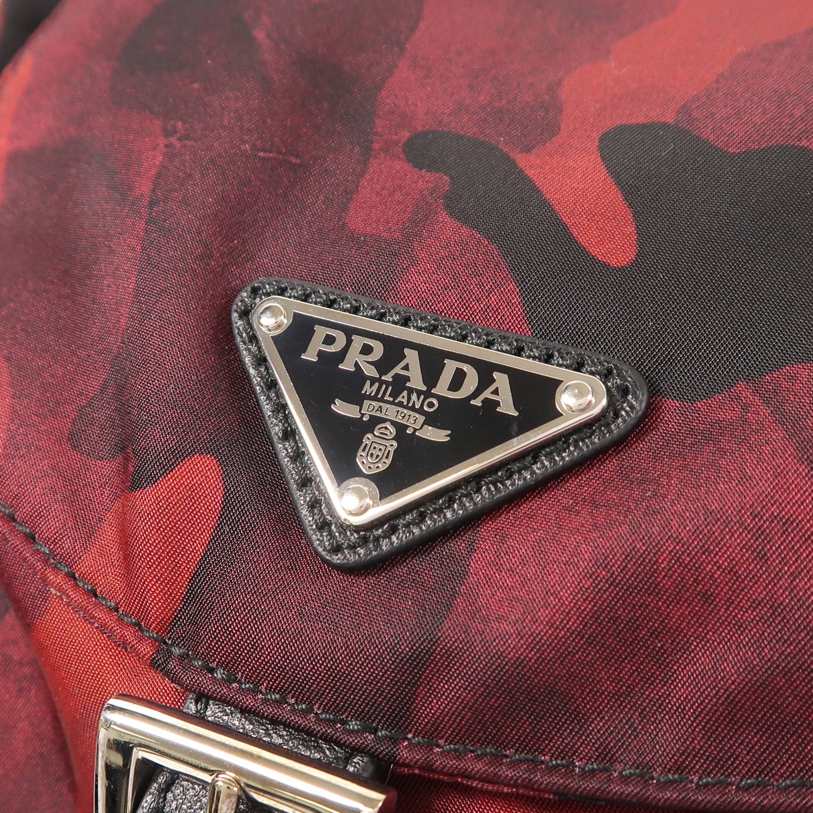 PRADA 尼龍Backpack銀扣背包