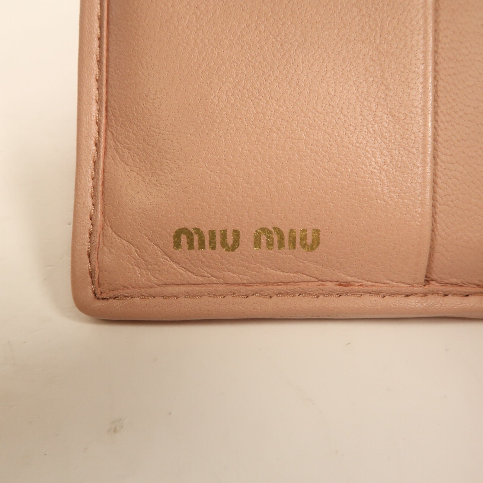 Miu Miu 牛皮皮革Bifold Wallet金扣錢包