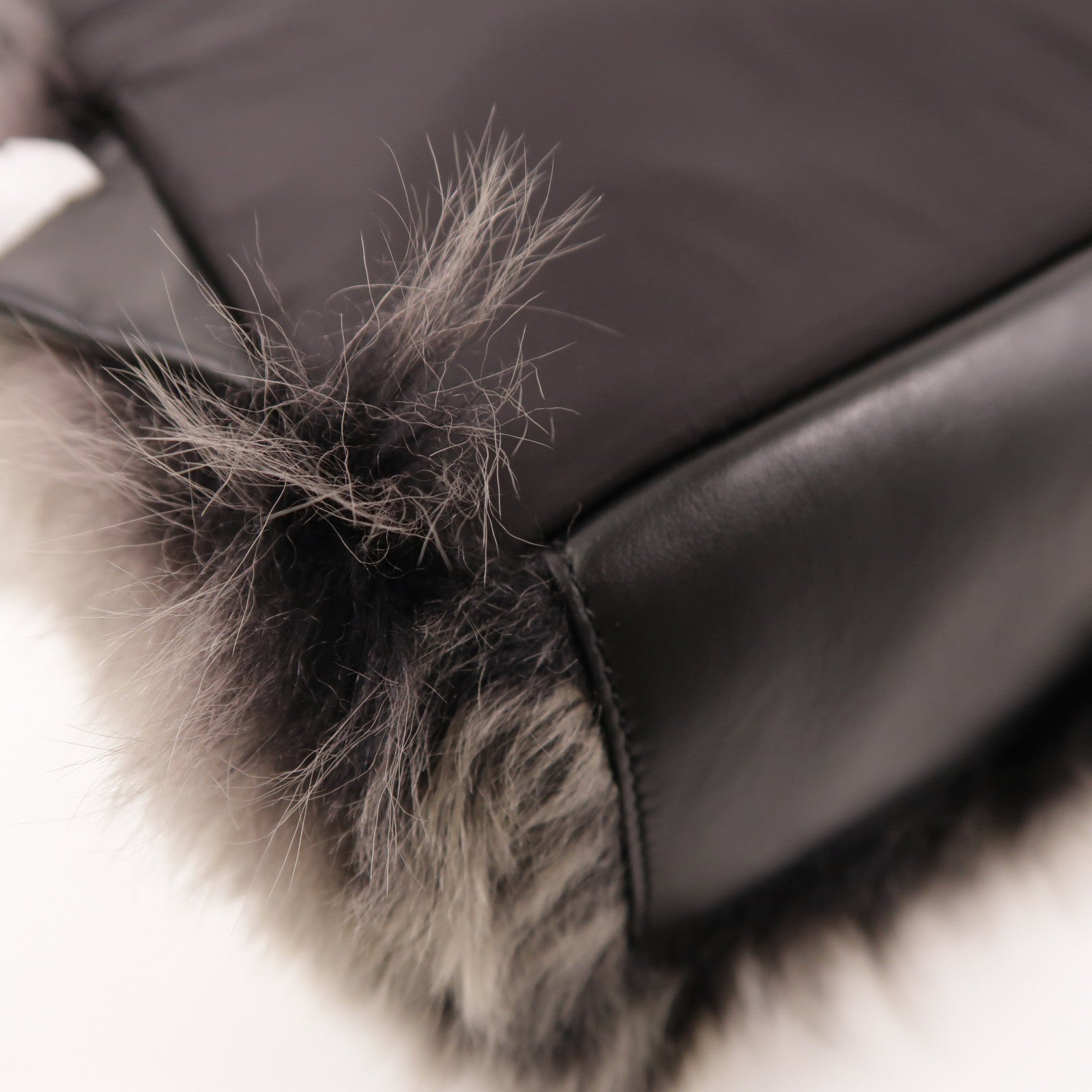 SELECTION 牛皮皮革/羊毛Amani Backpack背包