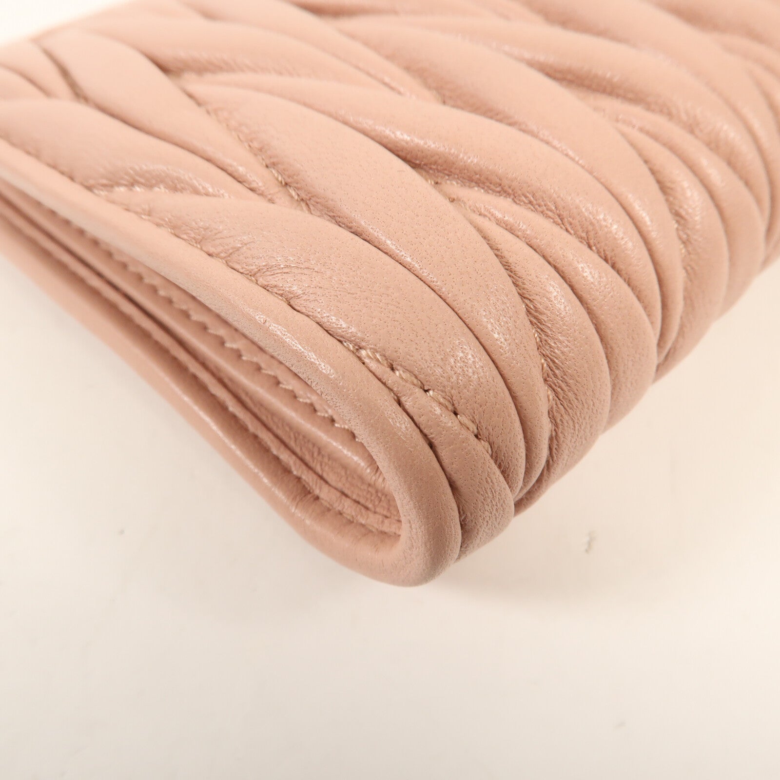 Miu Miu 牛皮皮革Bifold Wallet金扣錢包