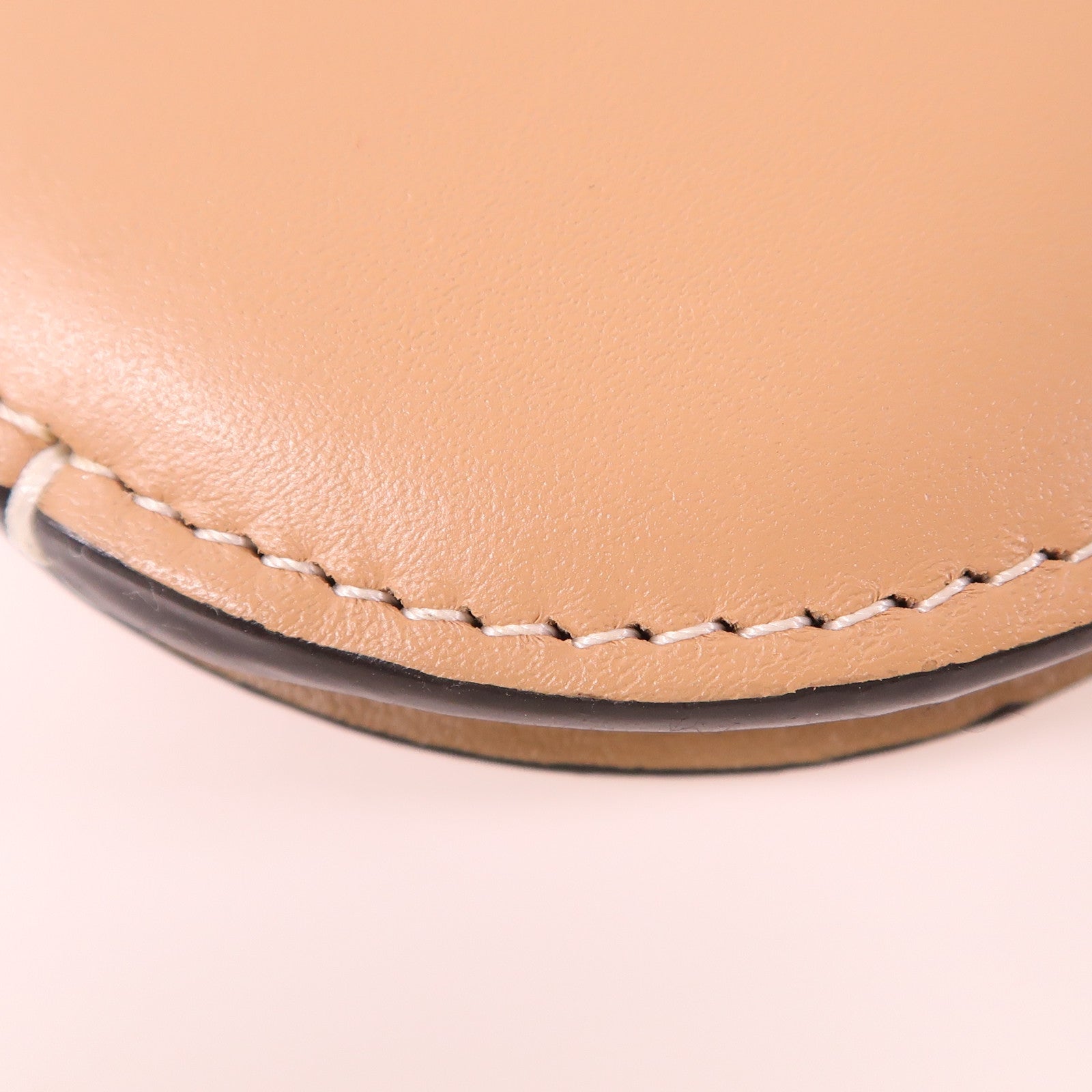 LOEWE 牛皮皮革Gate Pochette Bag金扣肩背袋