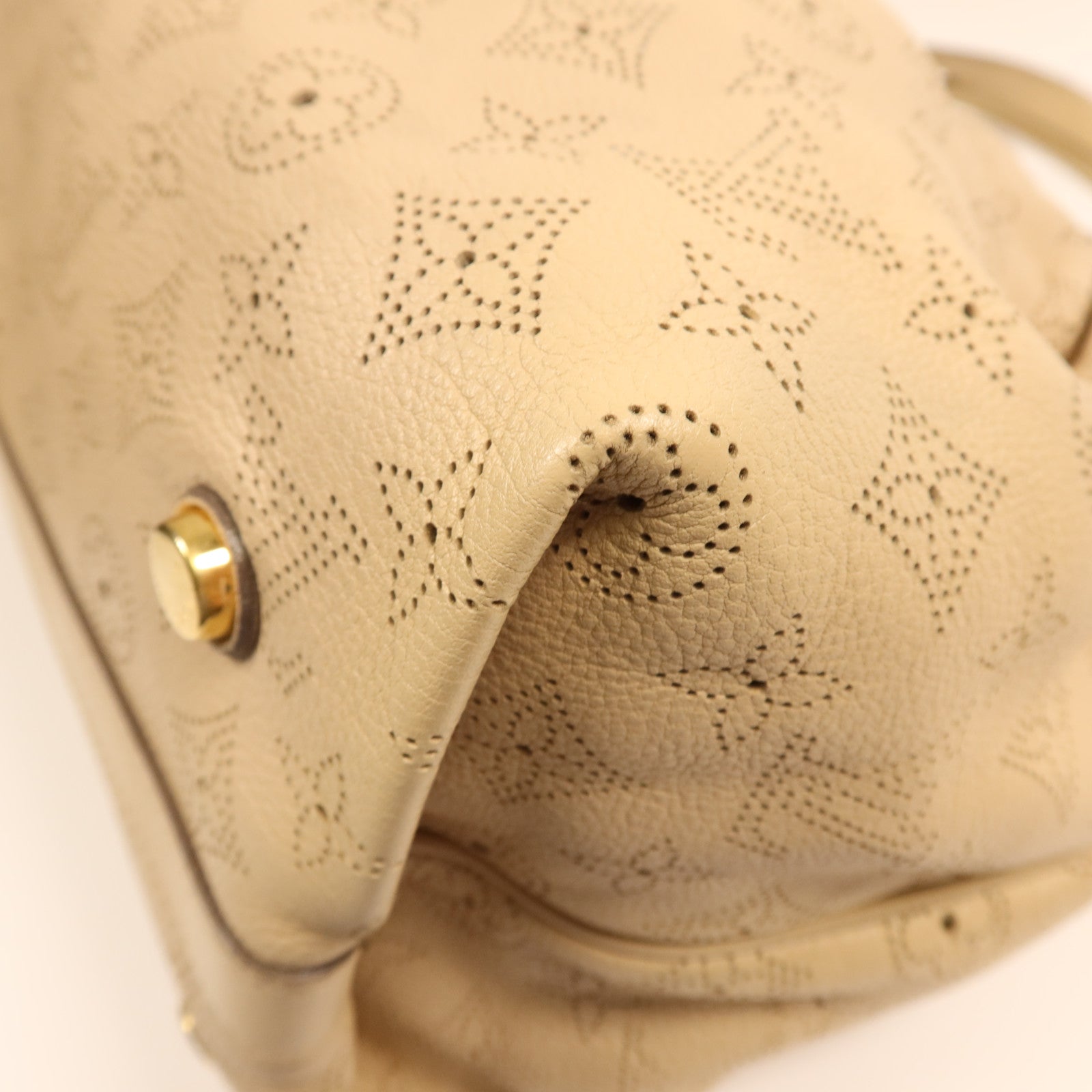 LOUIS VUITTON Mahina Seal PM金扣手挽袋