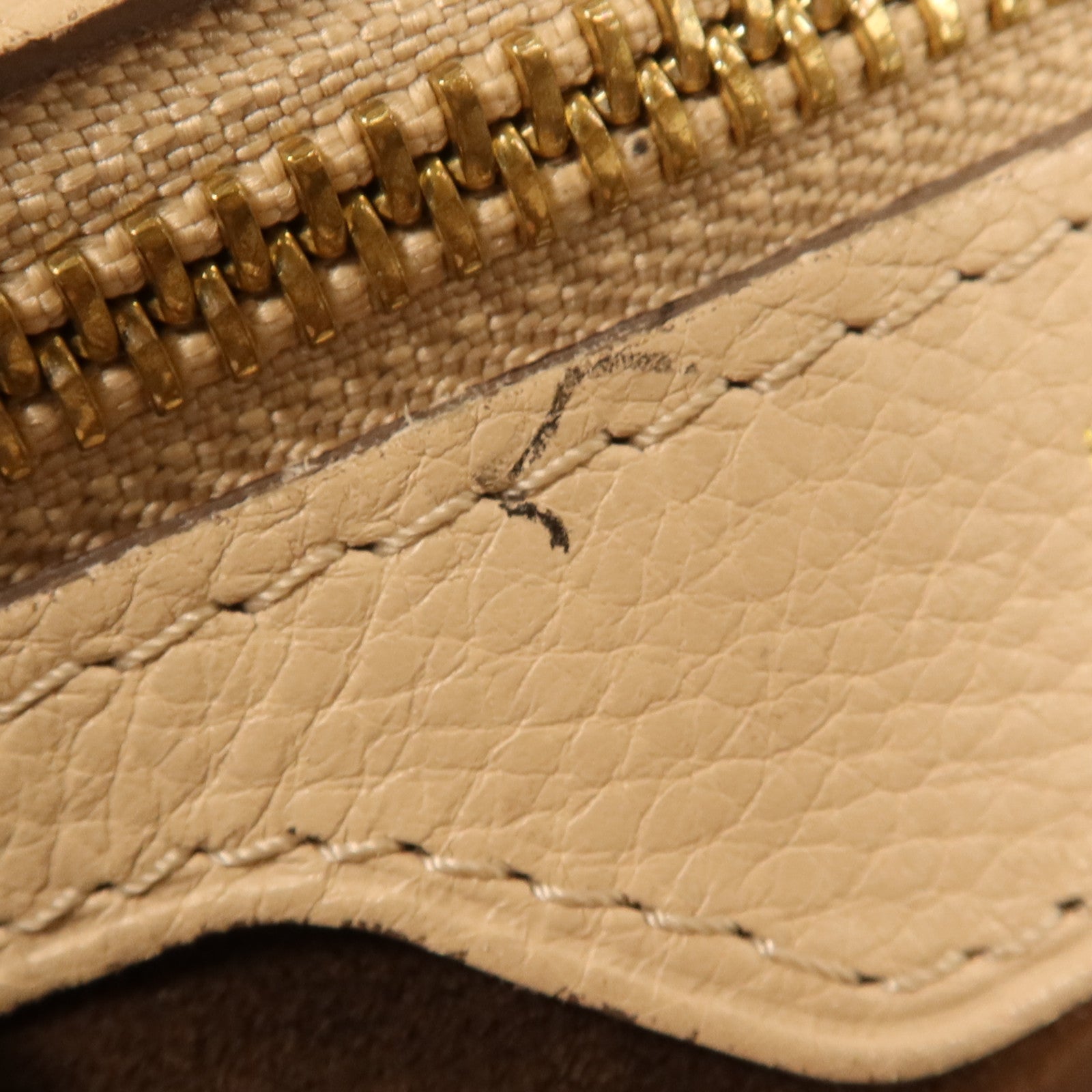 LOUIS VUITTON Mahina Seal PM金扣手挽袋