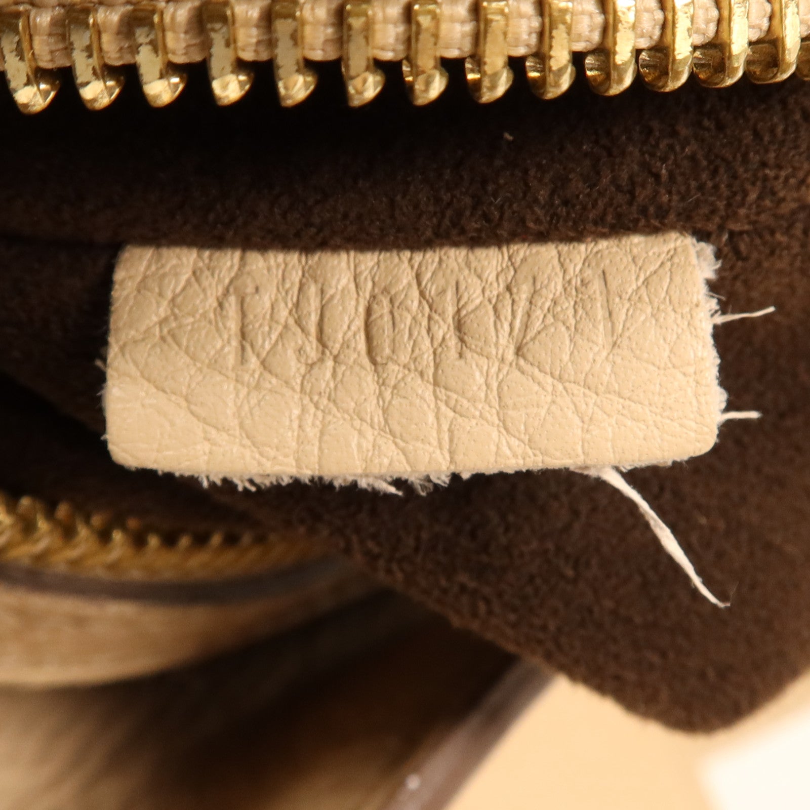 LOUIS VUITTON Mahina Seal PM金扣手挽袋