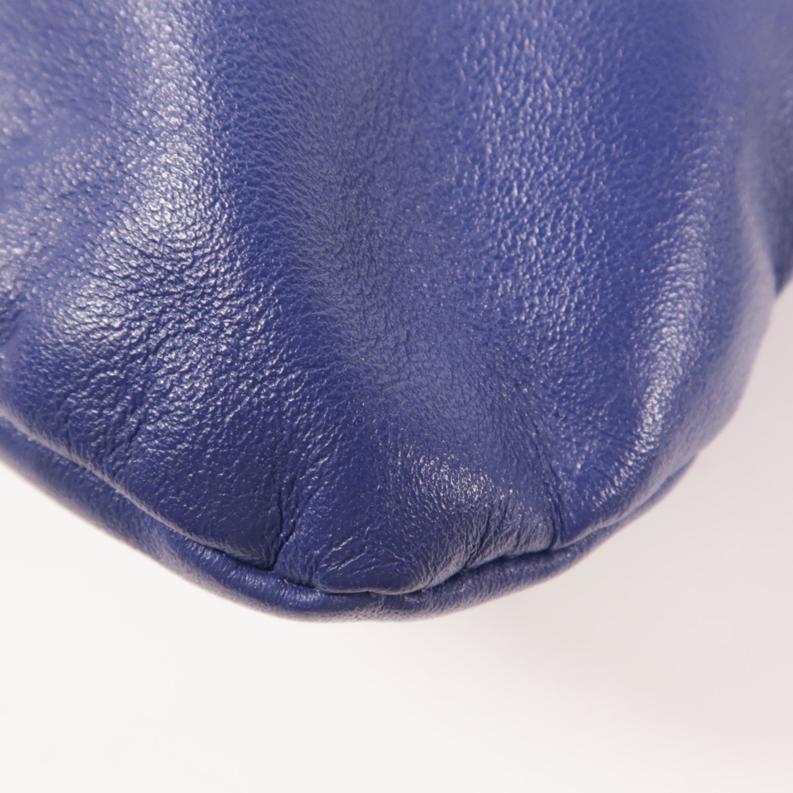 Miu Miu 牛皮皮革Shoulder Bag金扣肩背袋