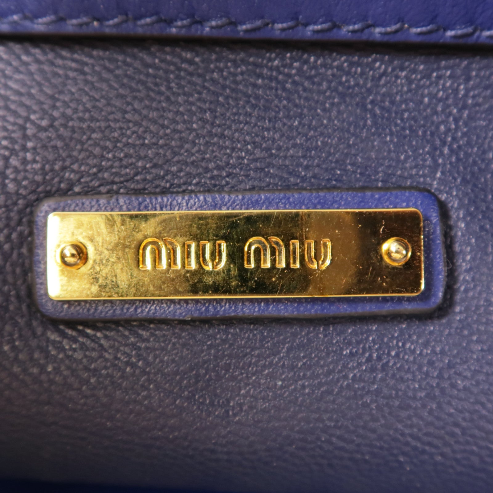 Miu Miu 牛皮皮革Shoulder Bag金扣肩背袋