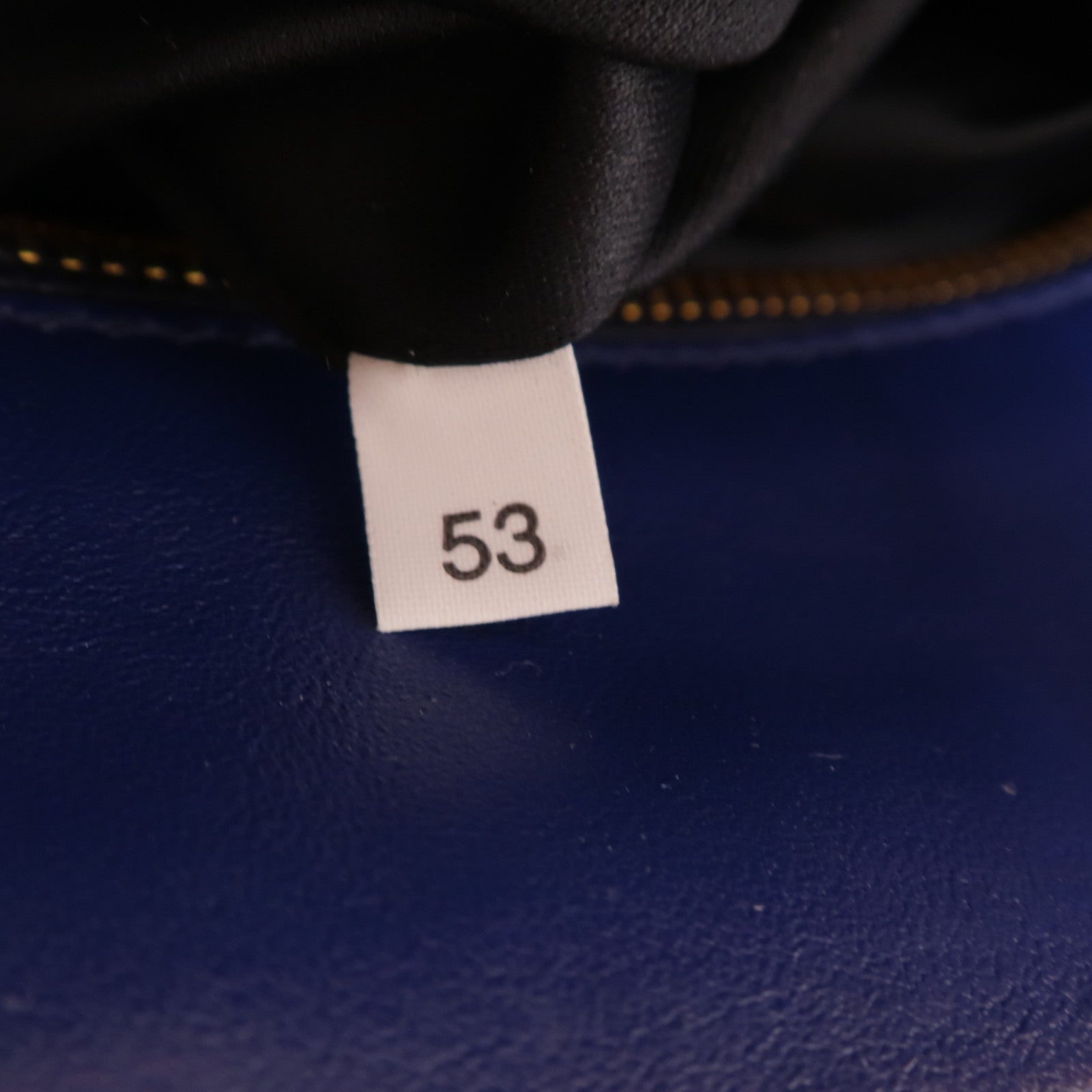 Miu Miu 牛皮皮革Shoulder Bag金扣肩背袋