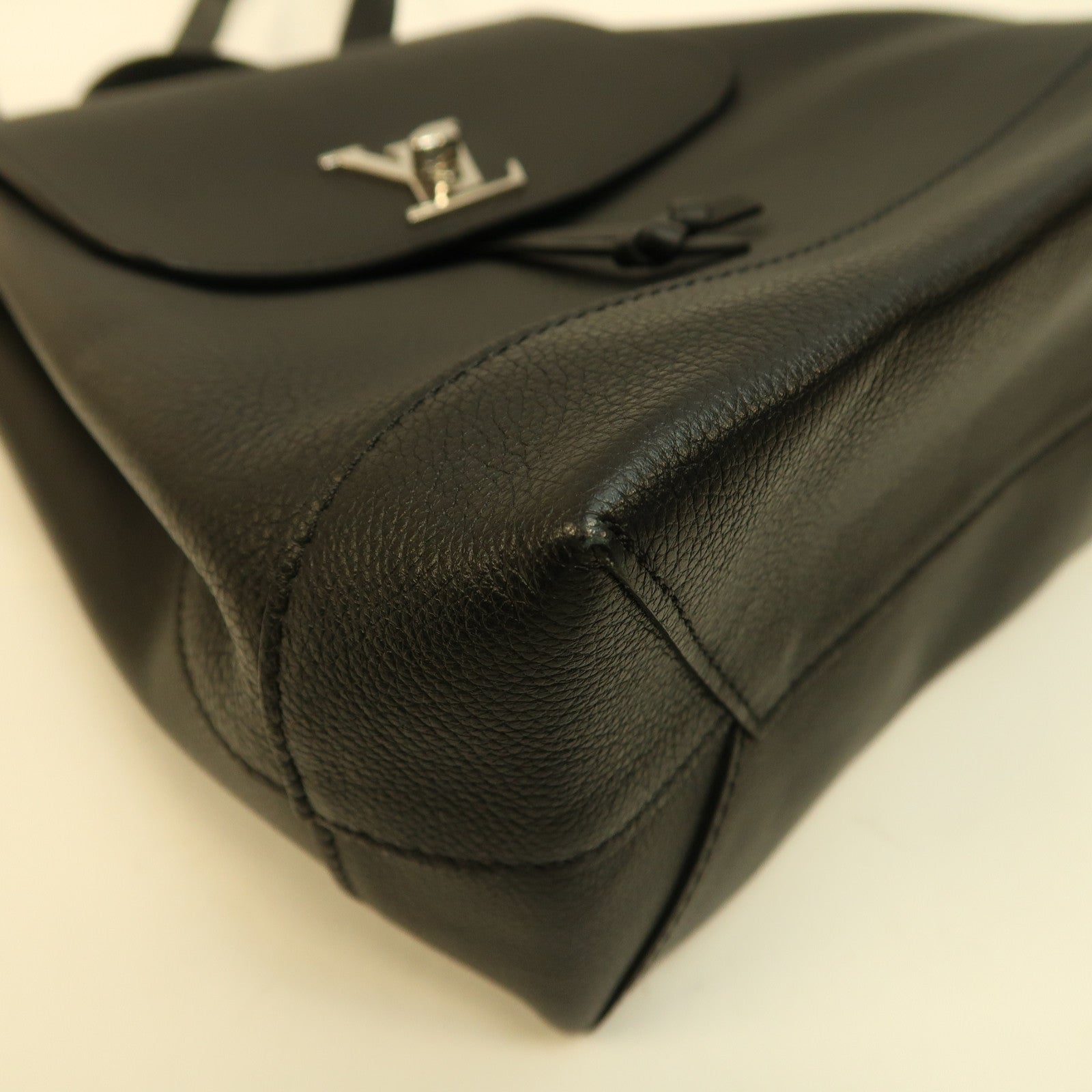 LOUIS VUITTON 【激減優惠】牛皮皮革Lockme Backpack銀扣背包黑色