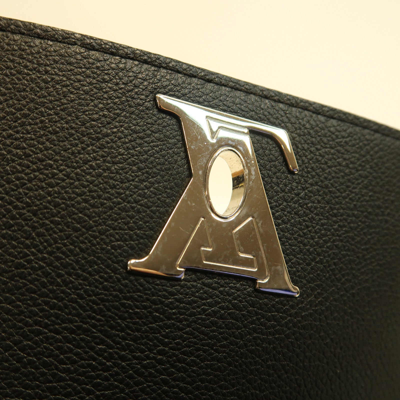 LOUIS VUITTON 【激減優惠】牛皮皮革Lockme Backpack銀扣背包黑色