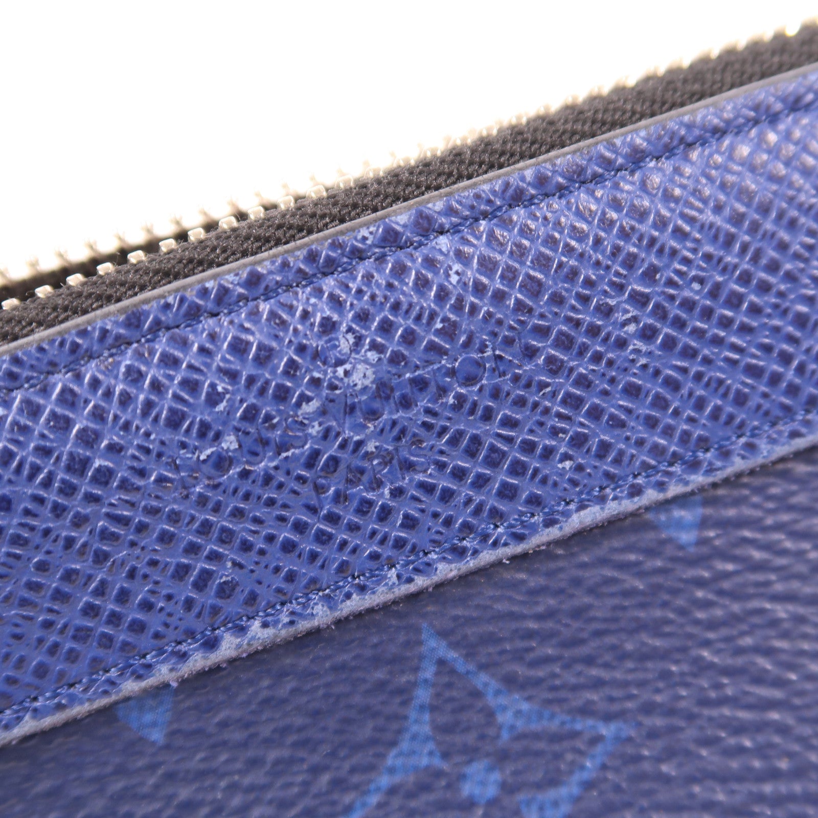 LOUIS VUITTON Taiga皮革Discovery Pochette銀扣手拿包