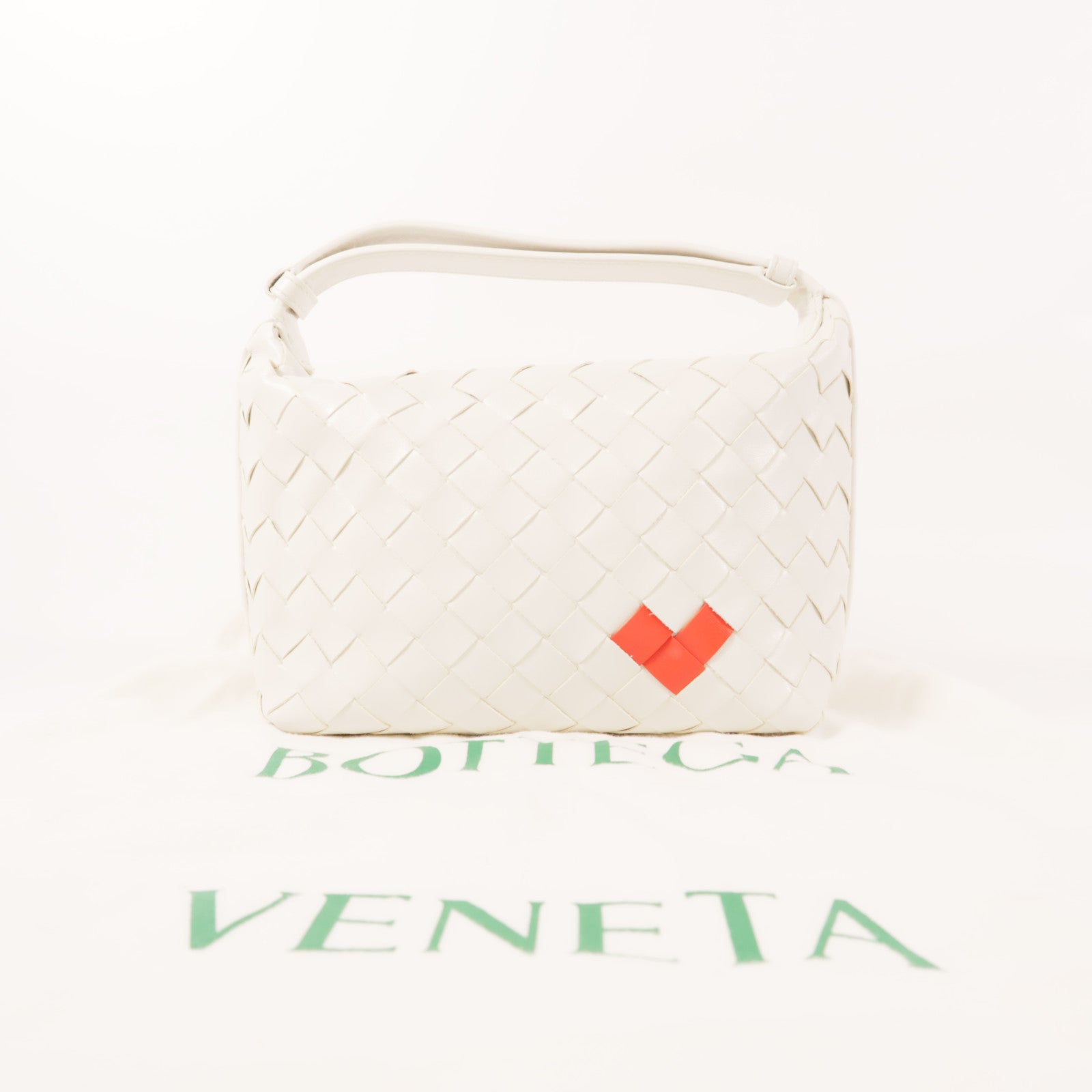 BOTTEGA VENETA 牛皮皮革Wallace Bag金扣手挽肩背兩用袋