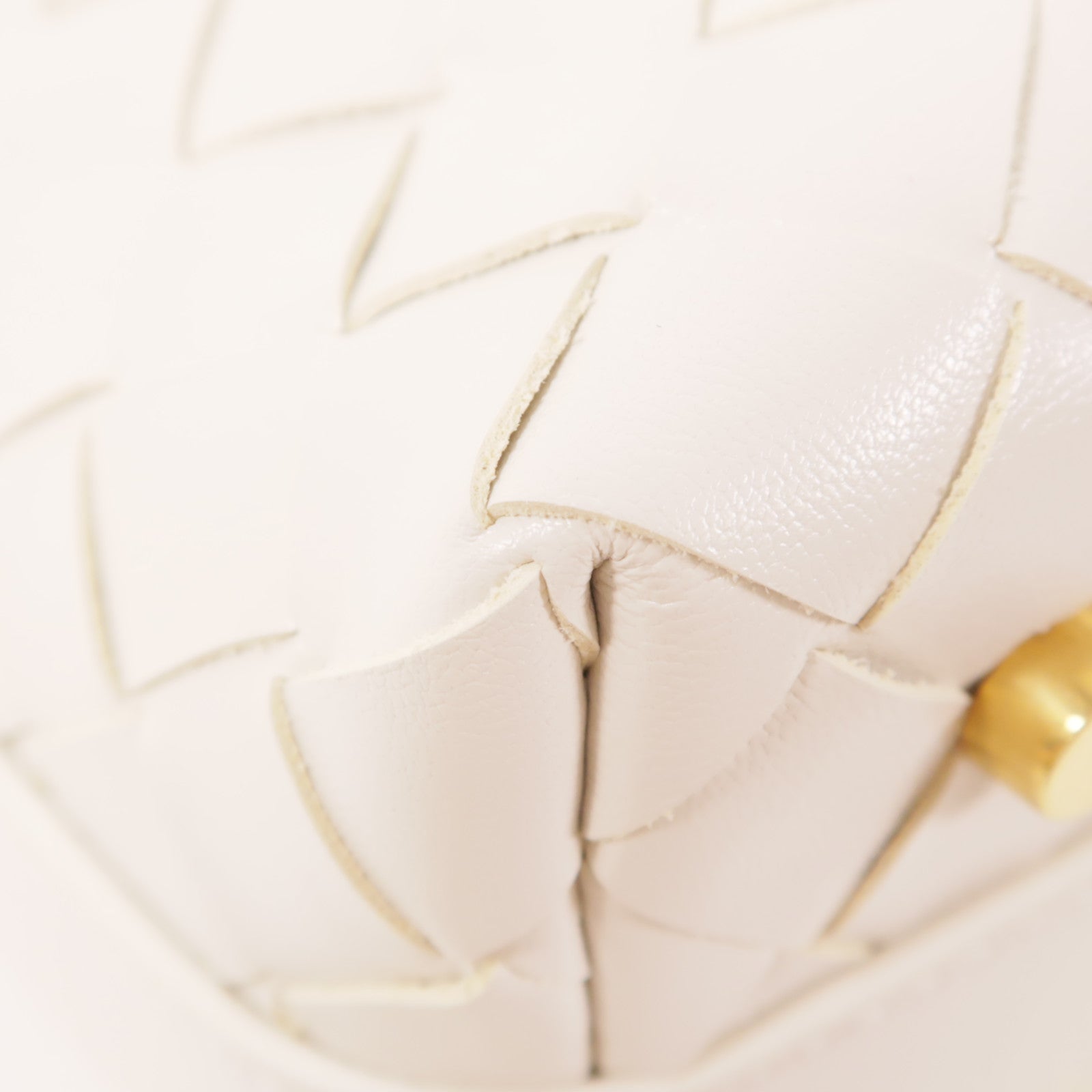 BOTTEGA VENETA 牛皮皮革Wallace Bag金扣手挽肩背兩用袋