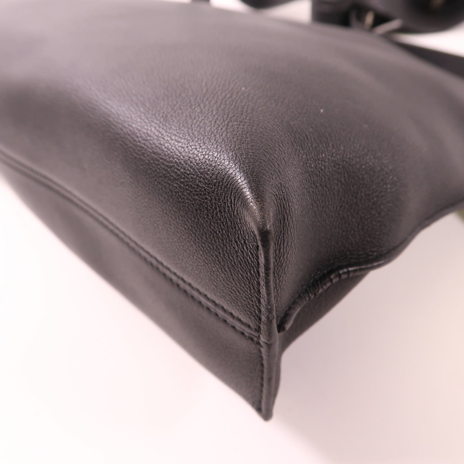 LOEWE 牛皮皮革Shoulder Bag銀扣肩背袋