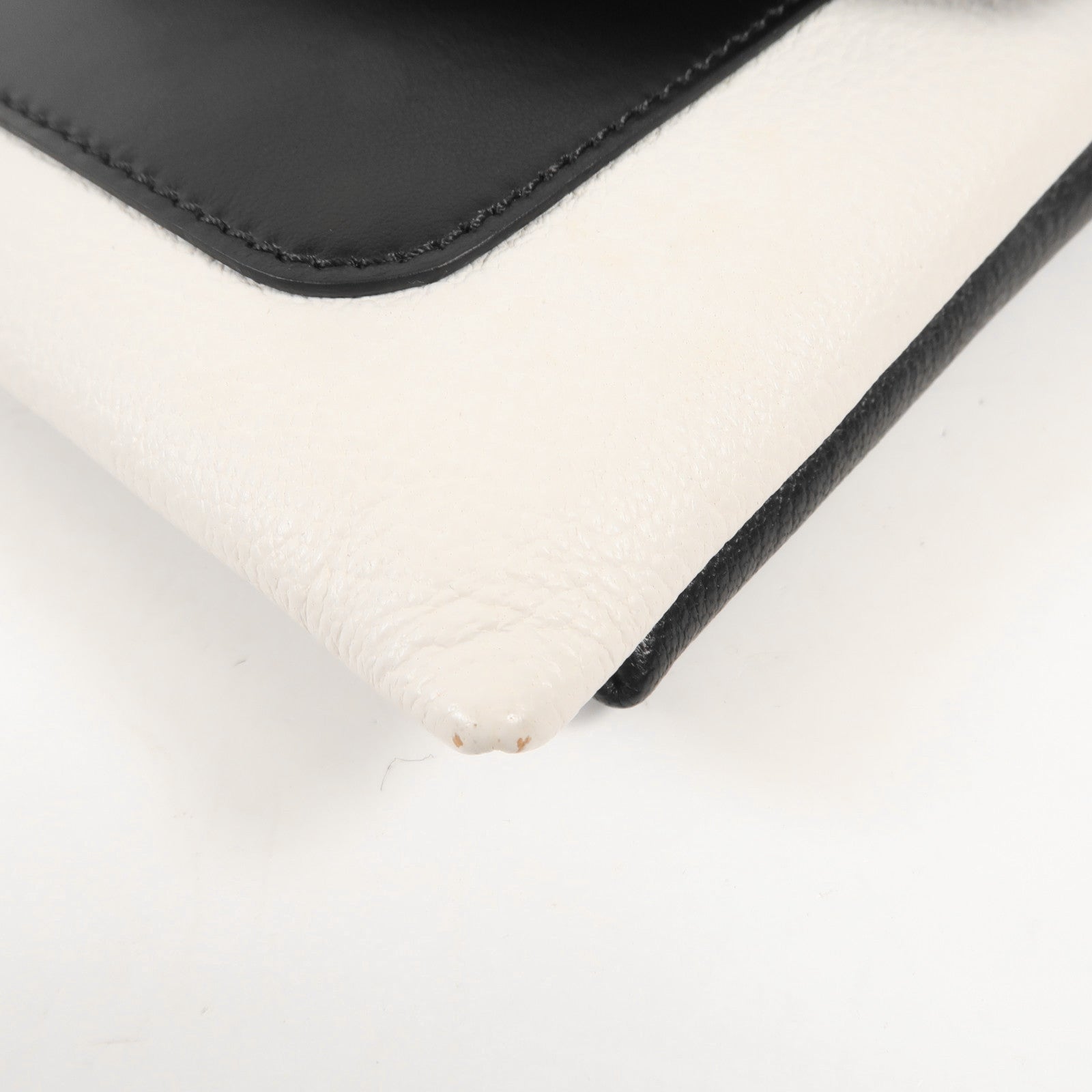 GIVENCHY 牛皮皮革Shoulder Bag銀扣肩背袋