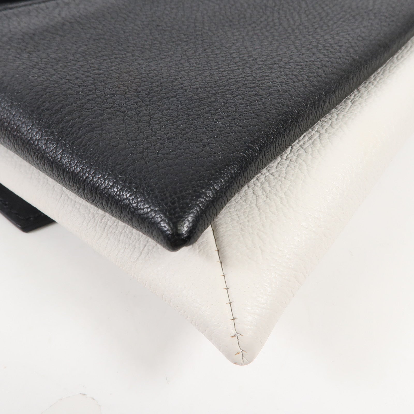 GIVENCHY 牛皮皮革Shoulder Bag銀扣肩背袋