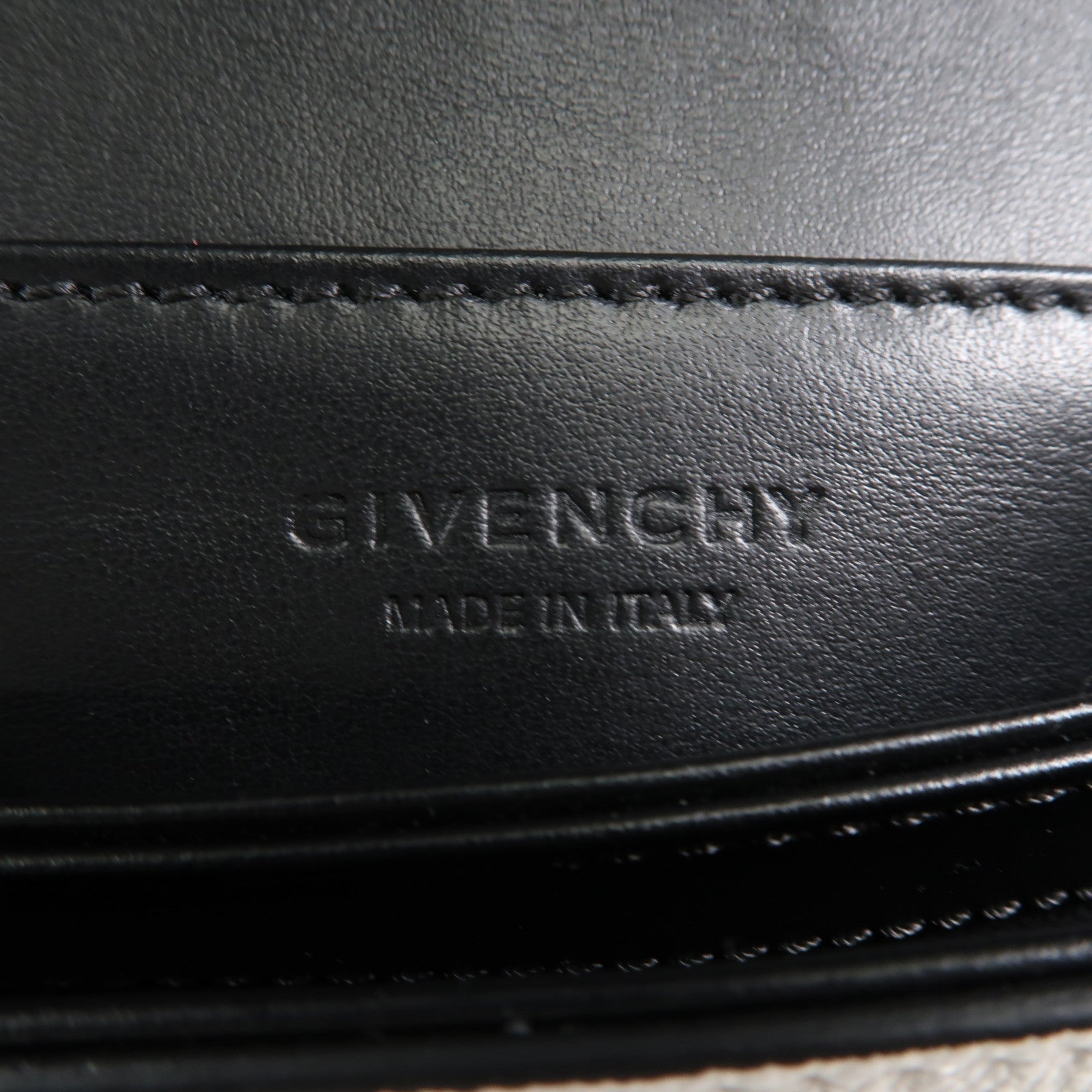 GIVENCHY 牛皮皮革Shoulder Bag銀扣肩背袋