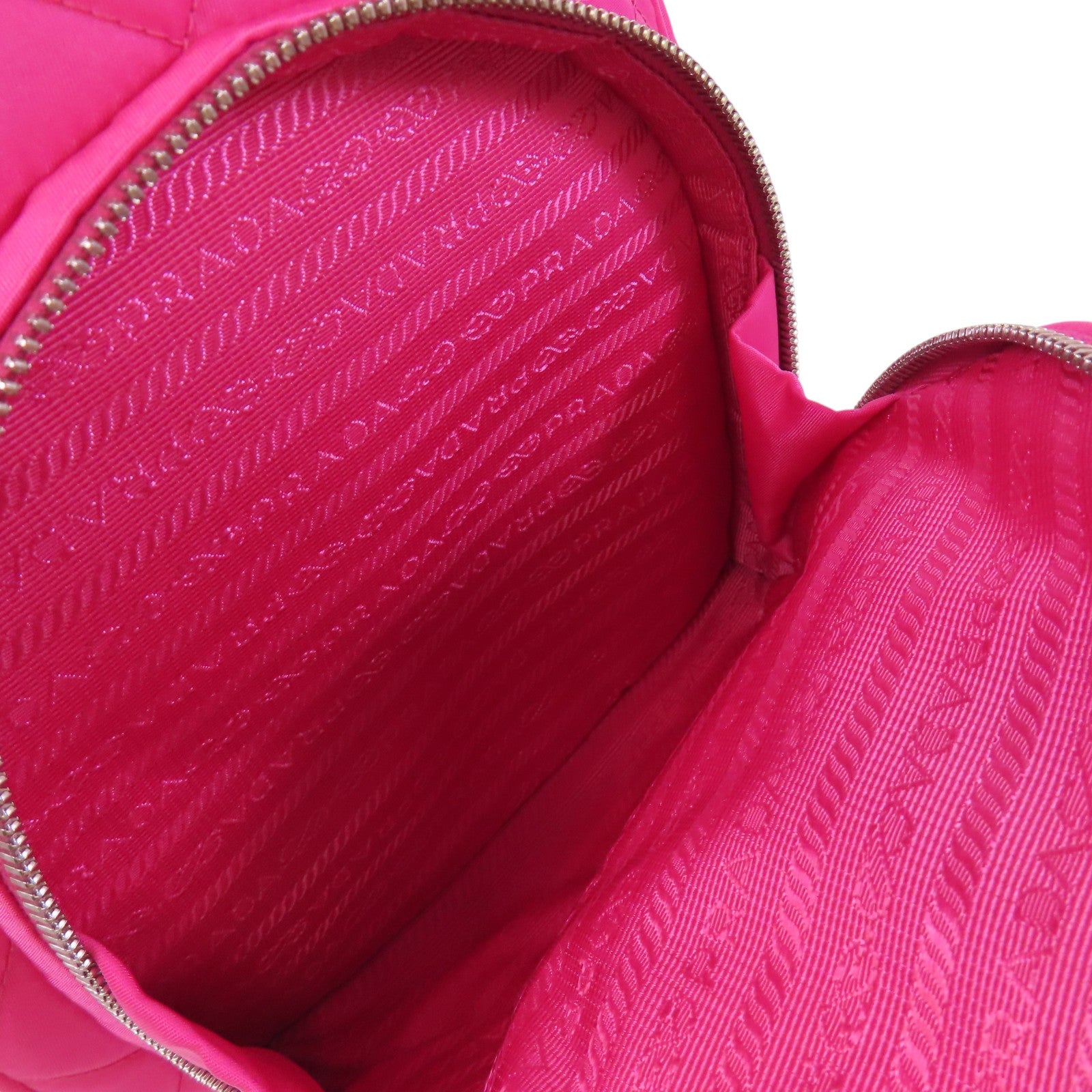 PRADA 尼龍Backpack銀扣背包