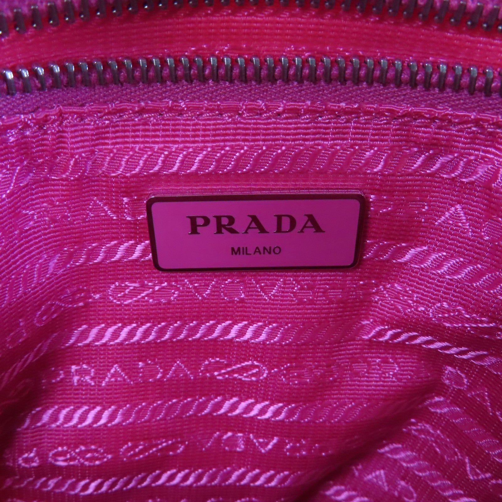 PRADA 尼龍Backpack銀扣背包