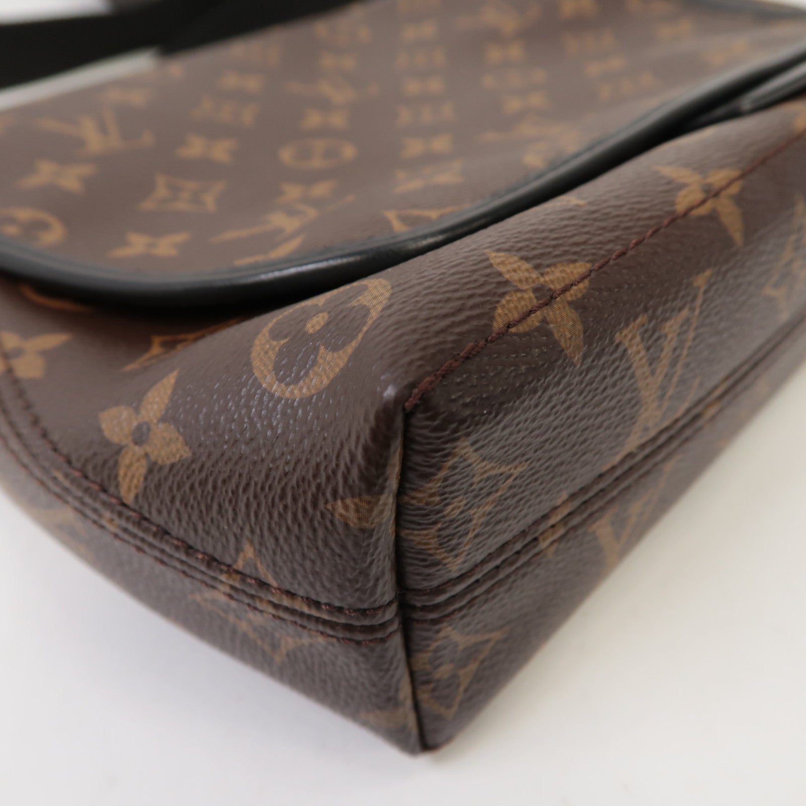 LOUIS VUITTON LV GHW Magnetic Messenger Shoulder Bag M45557 Monogram Brown