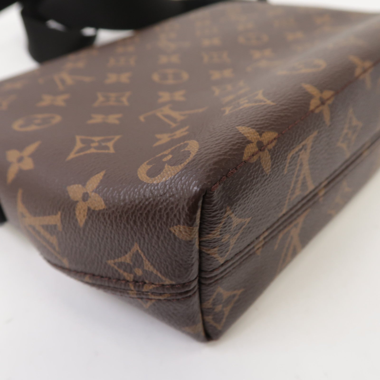 LOUIS VUITTON LV GHW Magnetic Messenger Shoulder Bag M45557 Monogram Brown