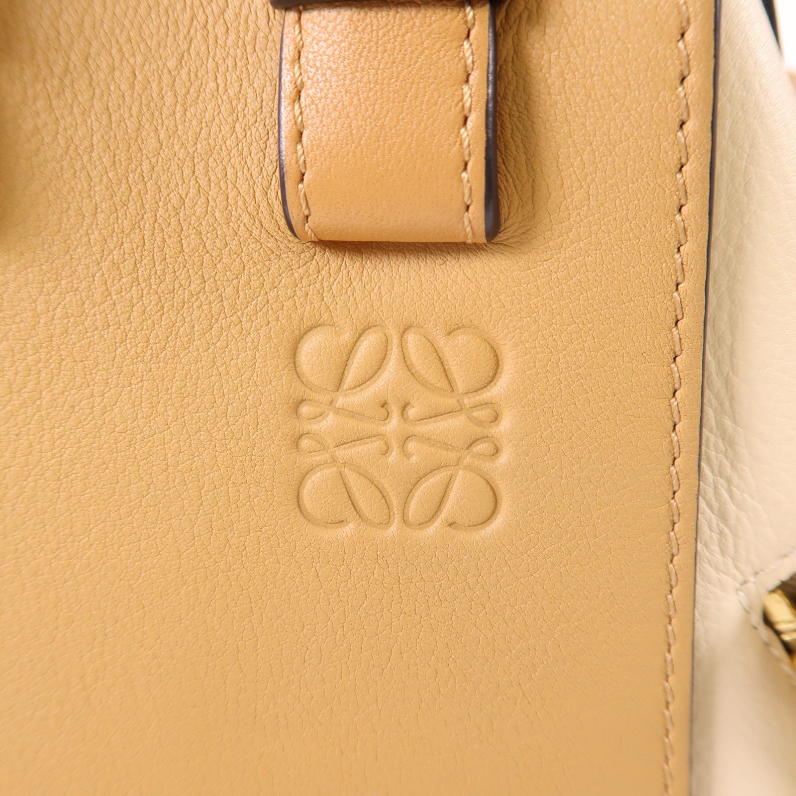 LOEWE 牛皮皮革Hammock MM金扣手挽肩背兩用袋