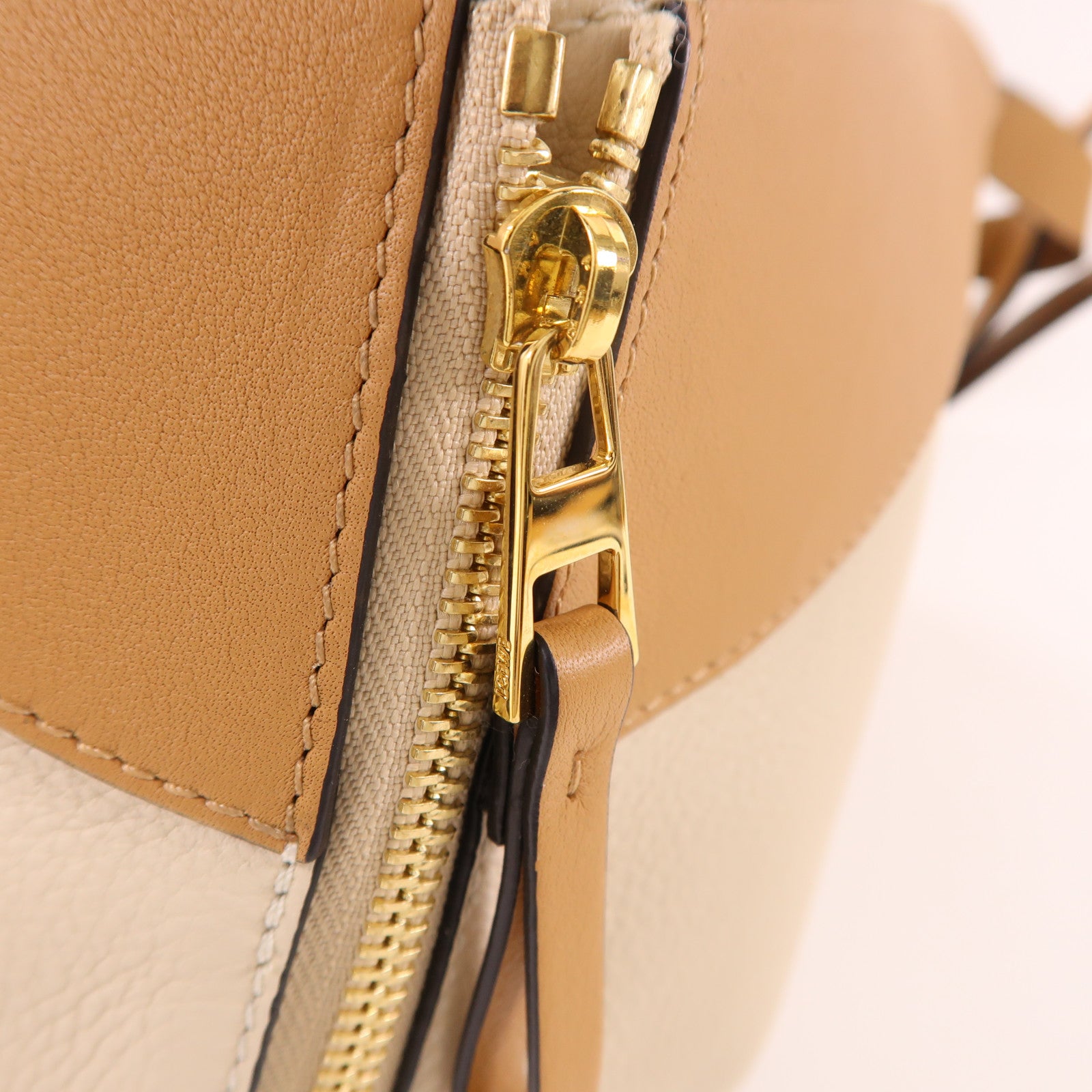 LOEWE 牛皮皮革Hammock MM金扣手挽肩背兩用袋