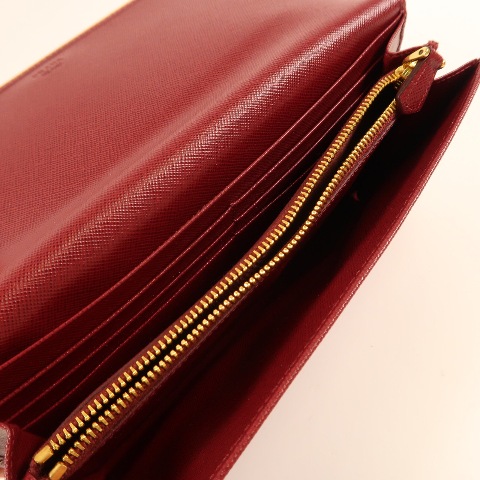 PRADA 牛皮皮革Clutch Bag金扣手拿包