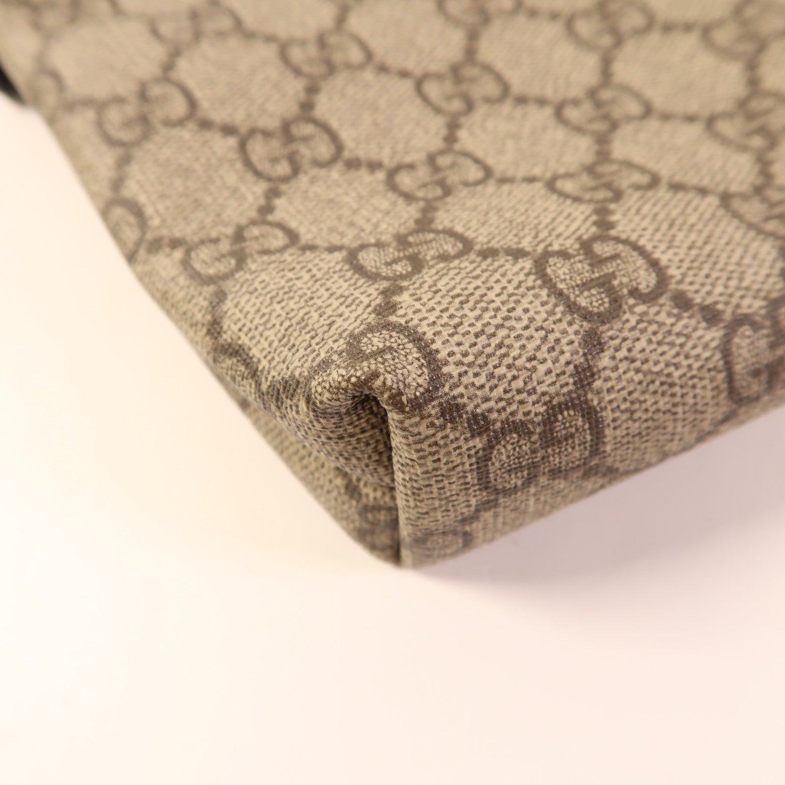 GUCCI 塗層帆布GG Supreme銀扣肩背袋