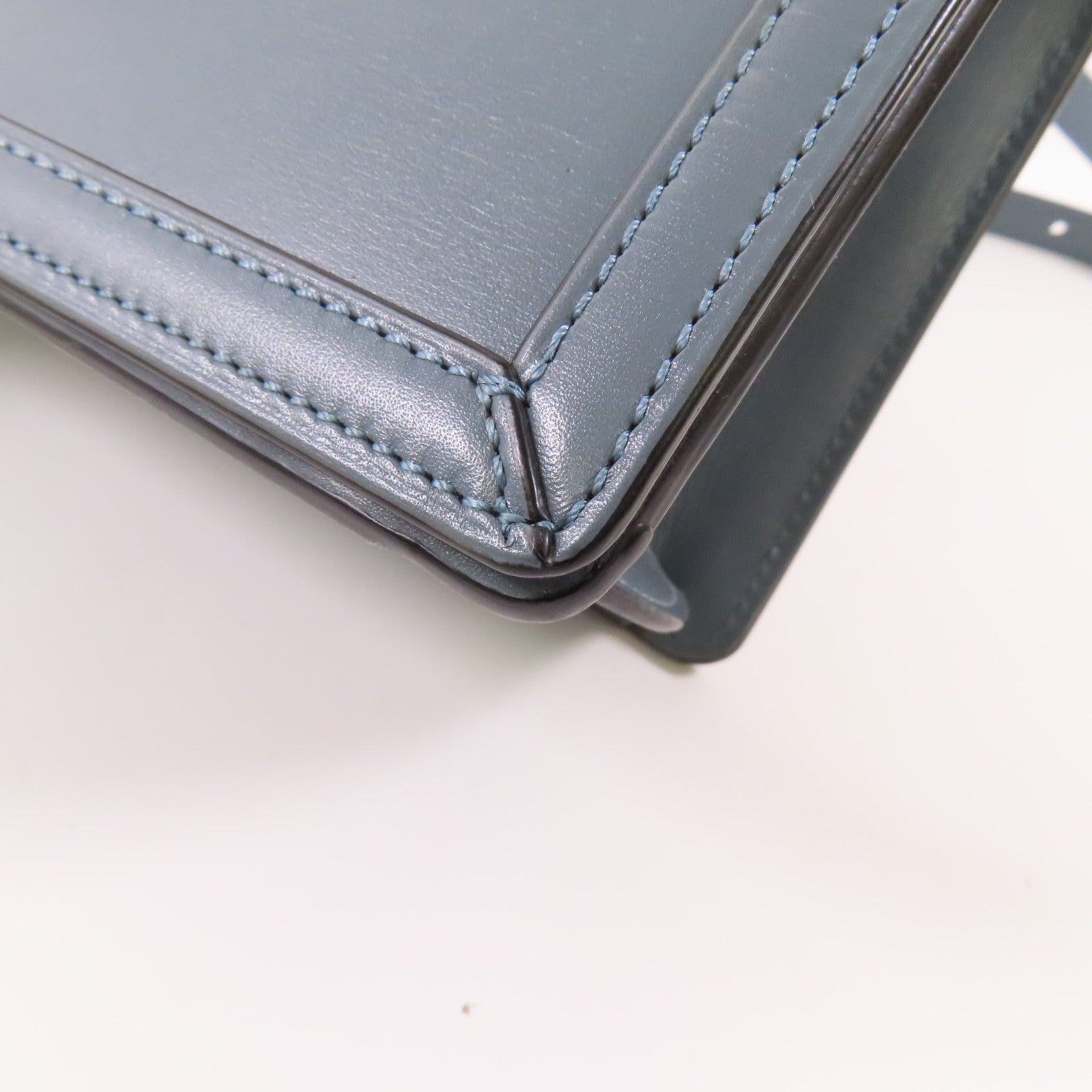 LOEWE 牛皮皮革Barcelona Stone Shoulder Bag銀扣肩背袋