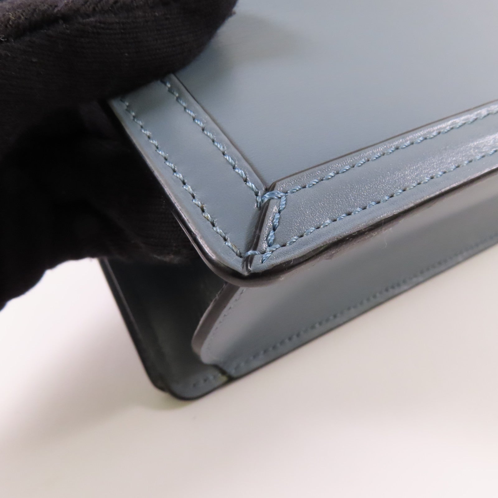 LOEWE 牛皮皮革Barcelona Stone Shoulder Bag銀扣肩背袋