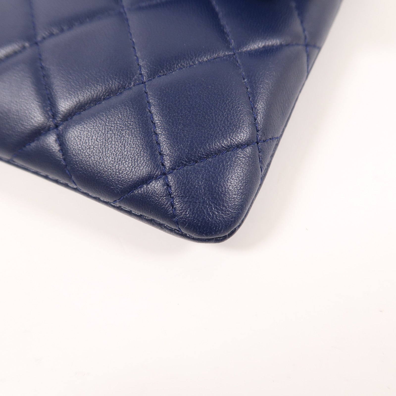 CHANEL 皮革Boy Clutch銀扣手拿包