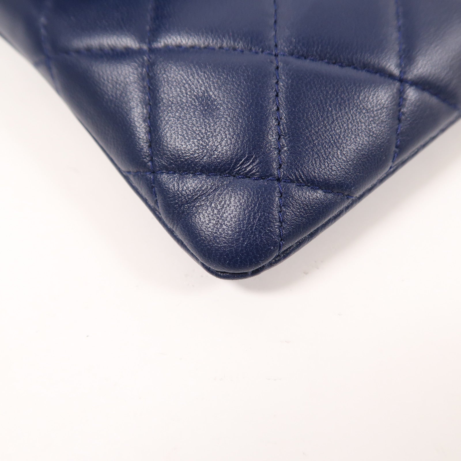 CHANEL 皮革Boy Clutch銀扣手拿包