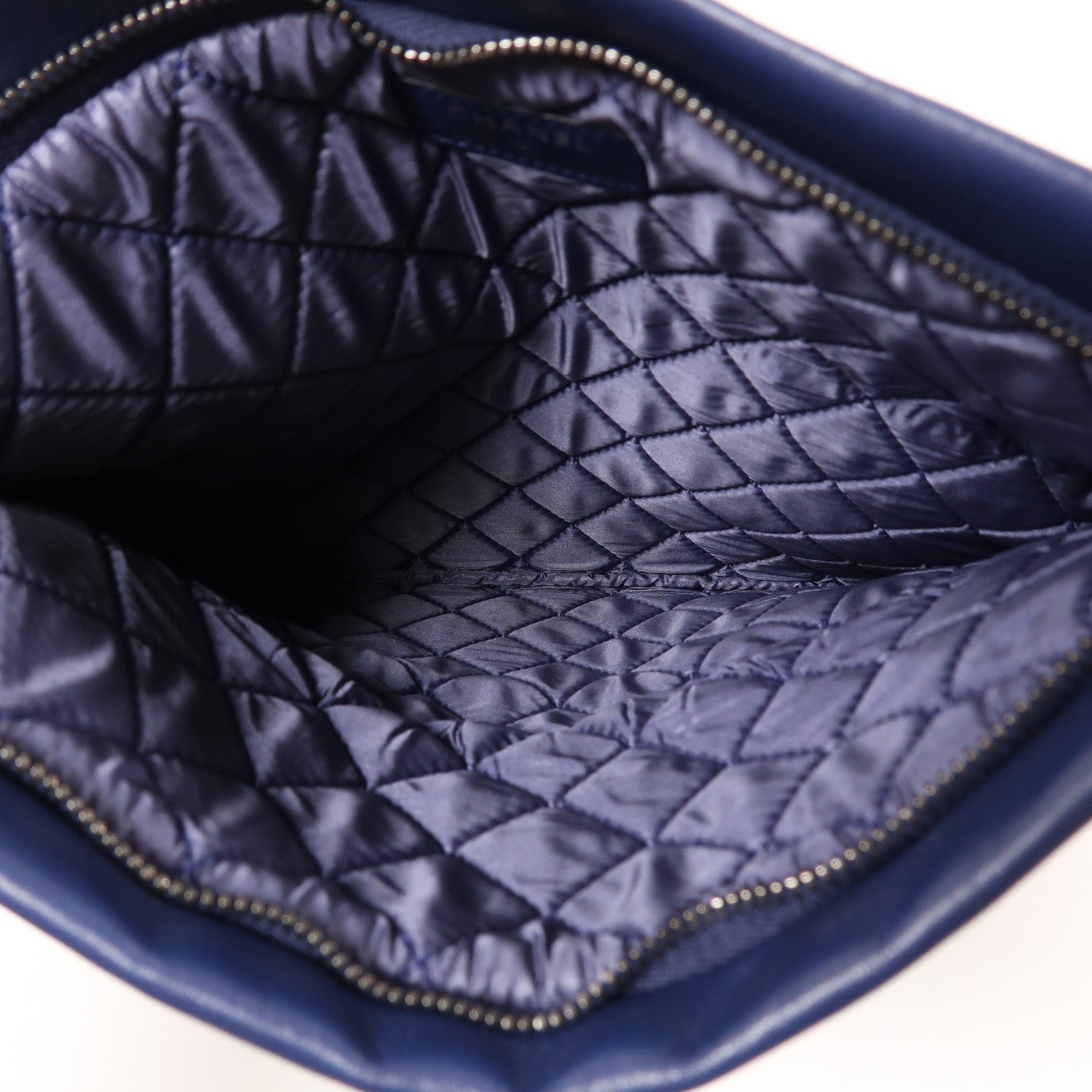 CHANEL 皮革Boy Clutch銀扣手拿包