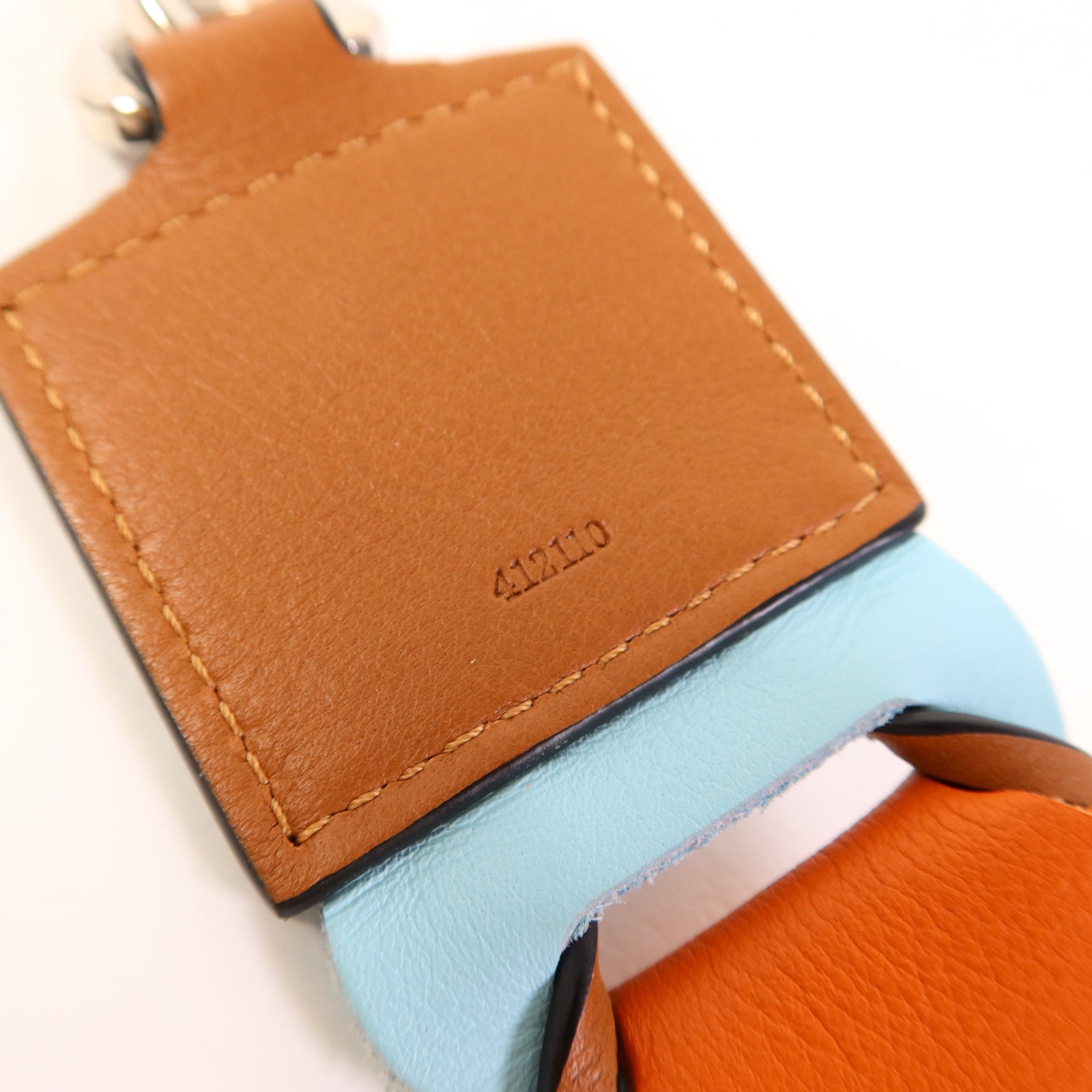 LOEWE 牛皮皮革Strap銀扣掛飾