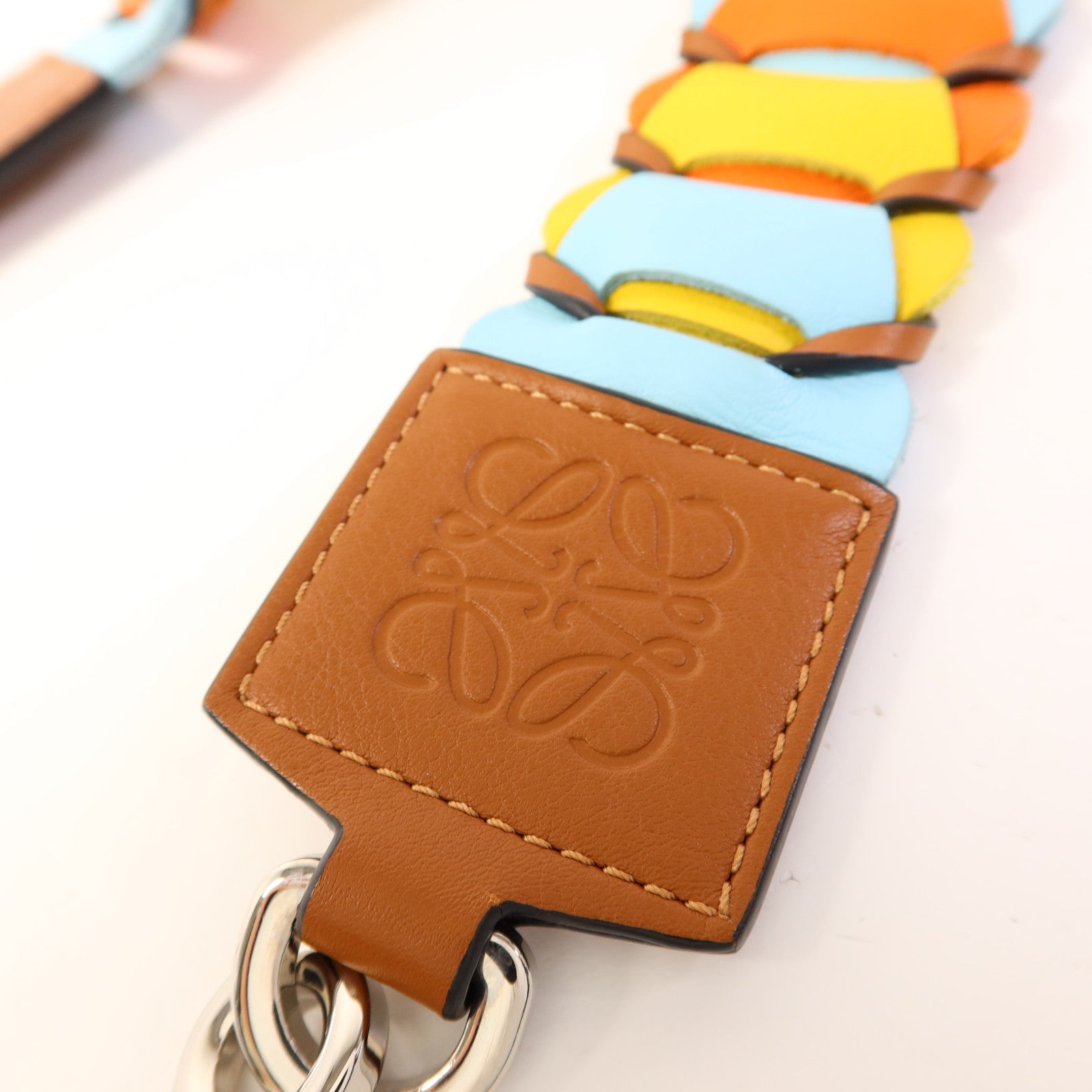 LOEWE 牛皮皮革Strap銀扣掛飾