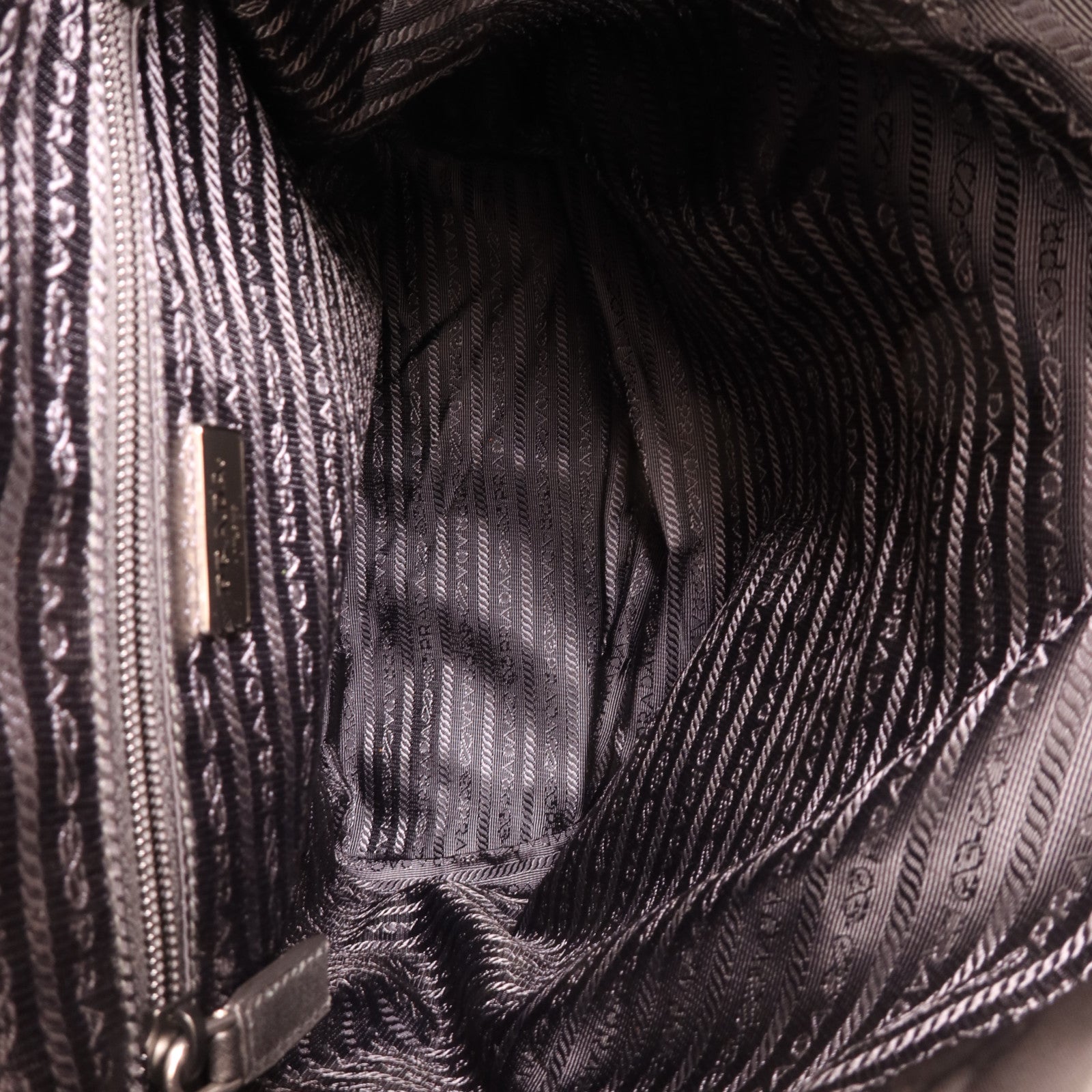 PRADA 尼龍Rucksack銀扣背包