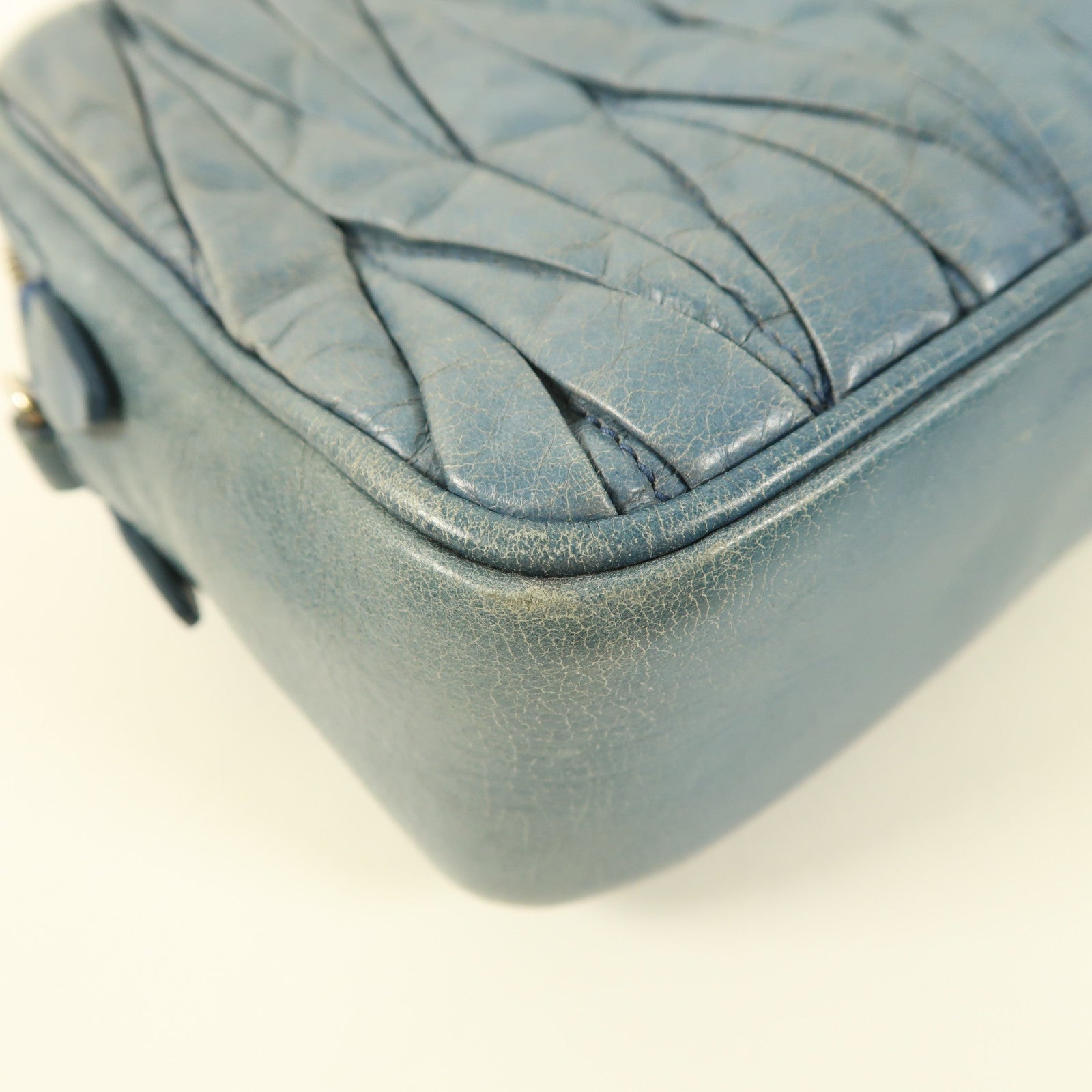 Miu Miu 牛皮皮革Shoulder Bag銀扣肩背袋