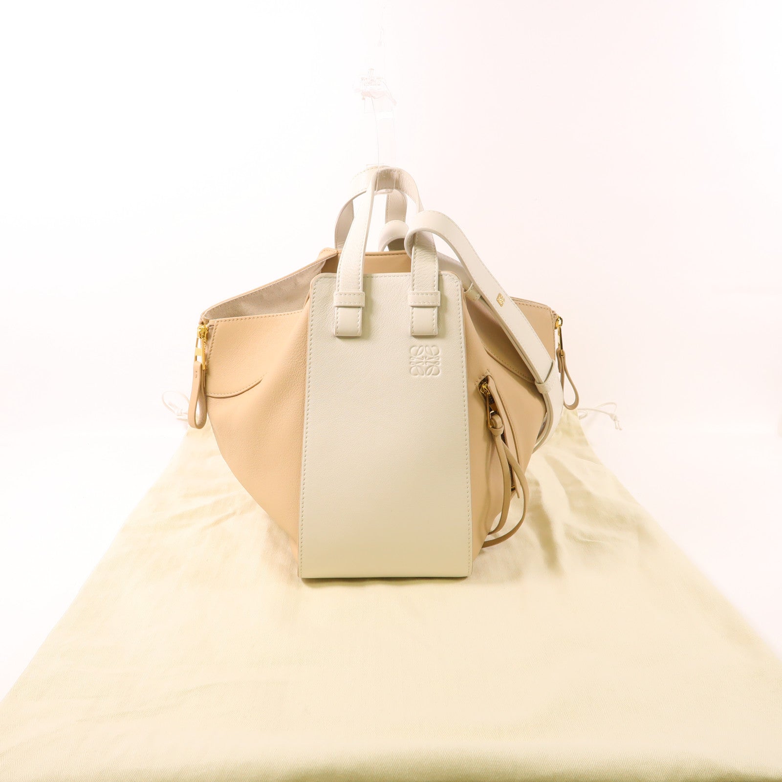 LOEWE 牛皮皮革Hammock Small金扣手挽肩背兩用袋