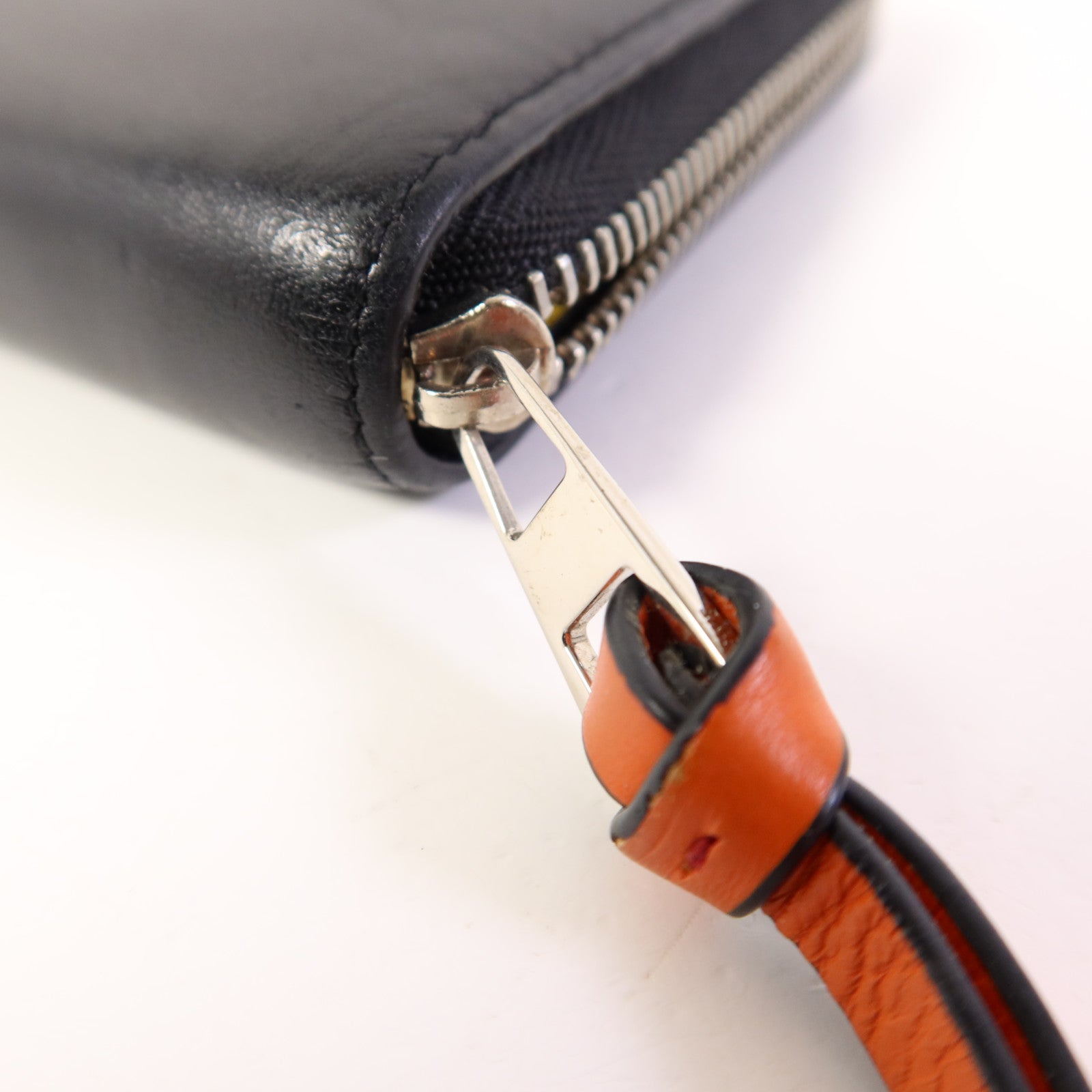 LOEWE 牛皮皮革Long Round Wallet銀扣長錢包